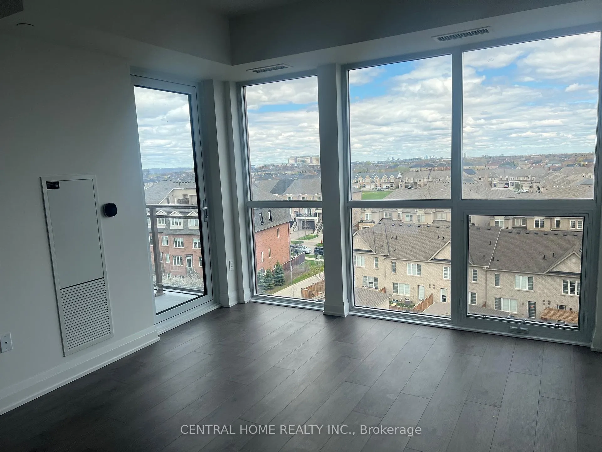 Photo 6 of Unit 718, 2343 Khalsa Gate, Oakville, Westmount — HOMEH