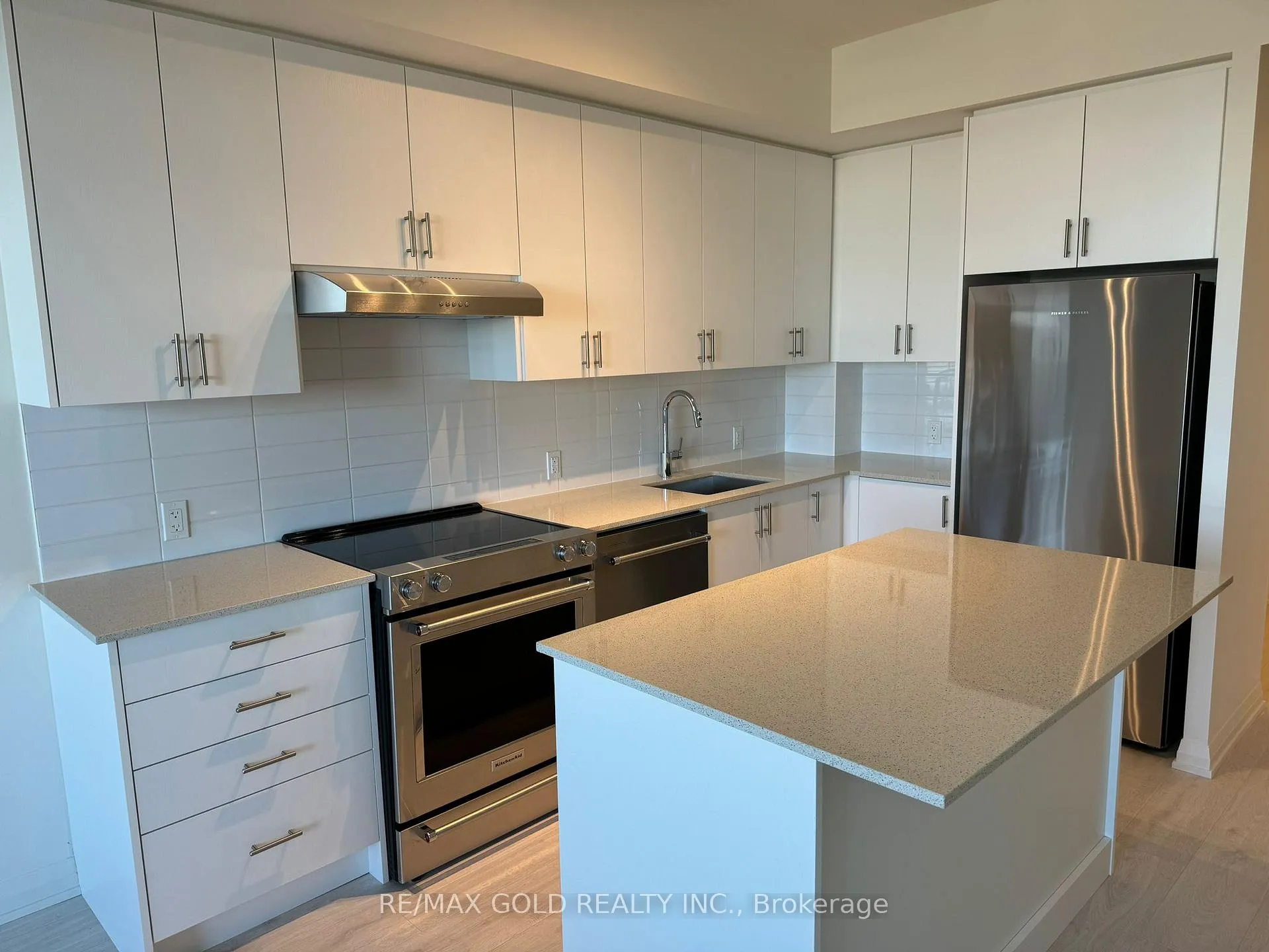Photo 1 of Unit 410, 8960 Jane Street N, Vaughan, Vellore Village — HOMEH