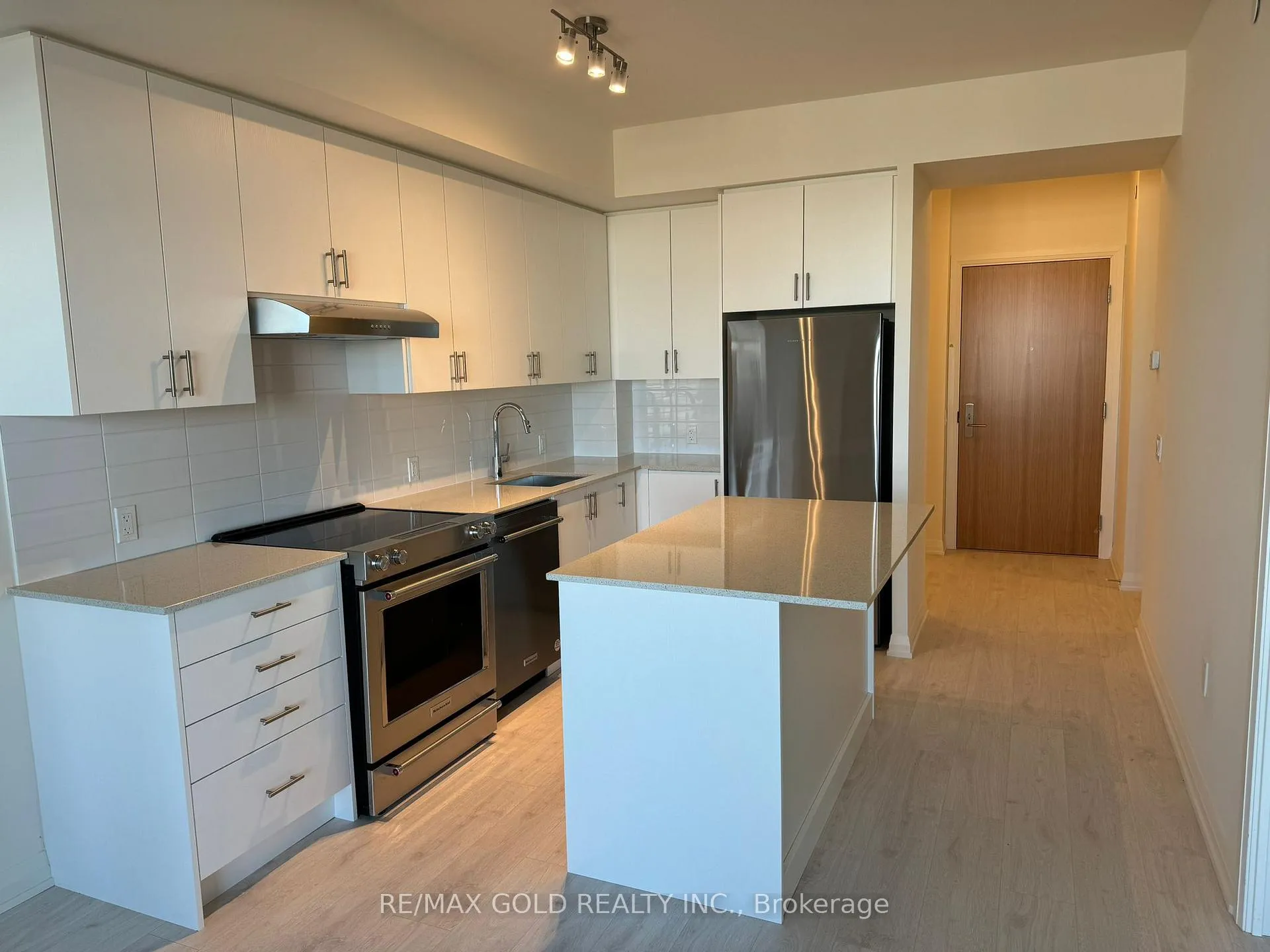 Photo 2 of Unit 410, 8960 Jane Street N, Vaughan, Vellore Village — HOMEH