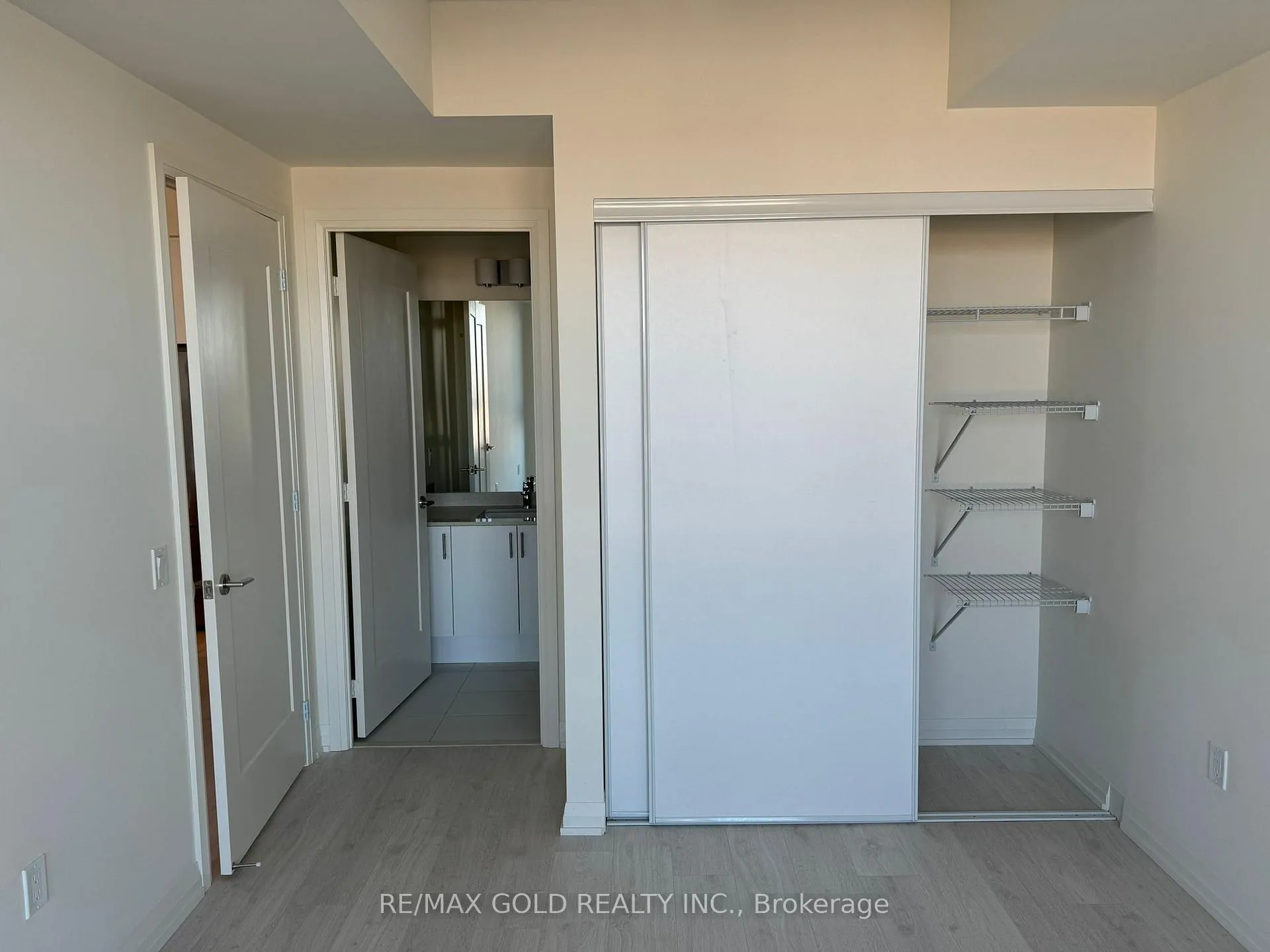 Photo 7 of Unit 410, 8960 Jane Street N, Vaughan, Vellore Village — HOMEH