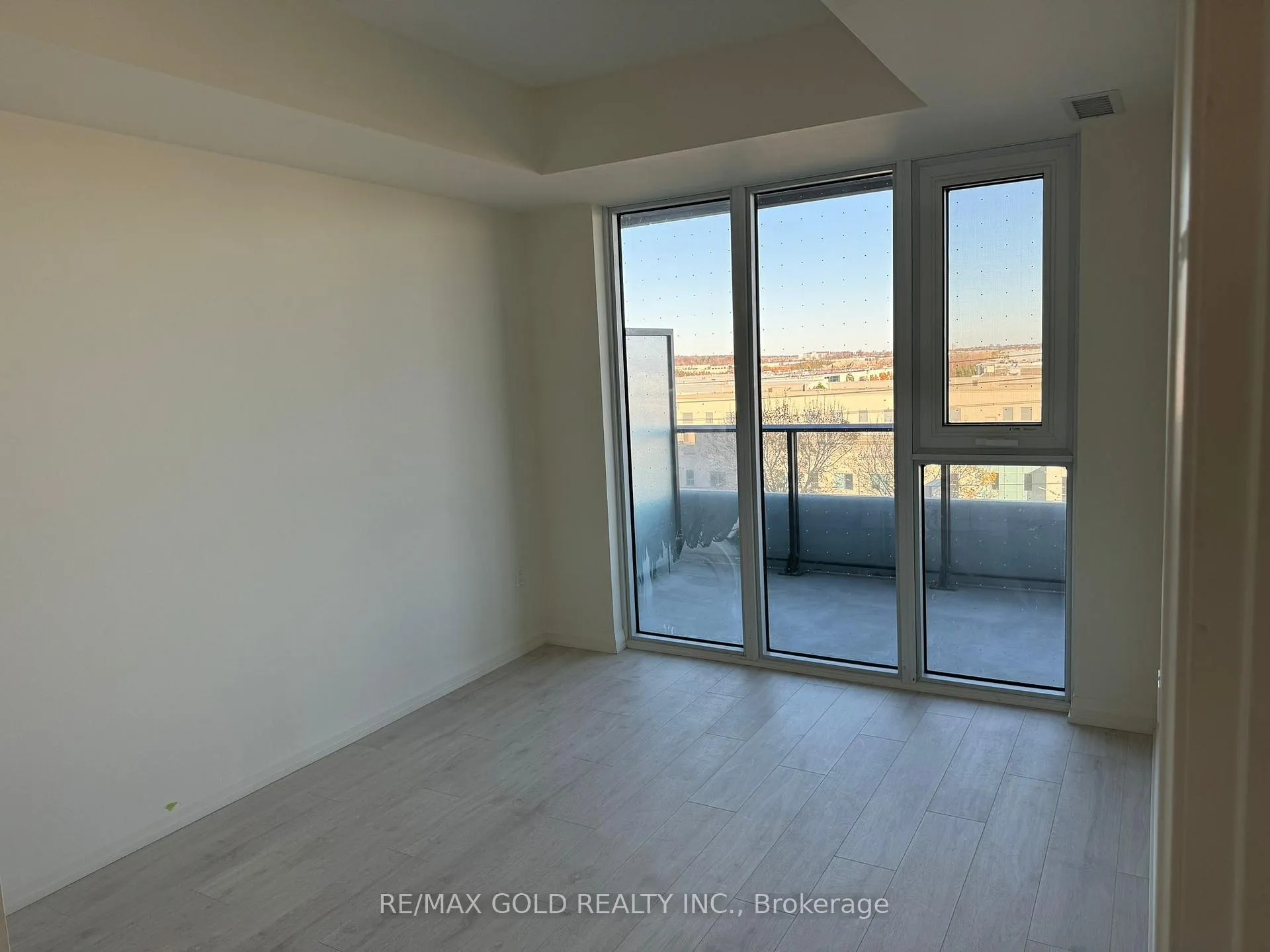 Photo 9 of Unit 410, 8960 Jane Street N, Vaughan, Vellore Village — HOMEH