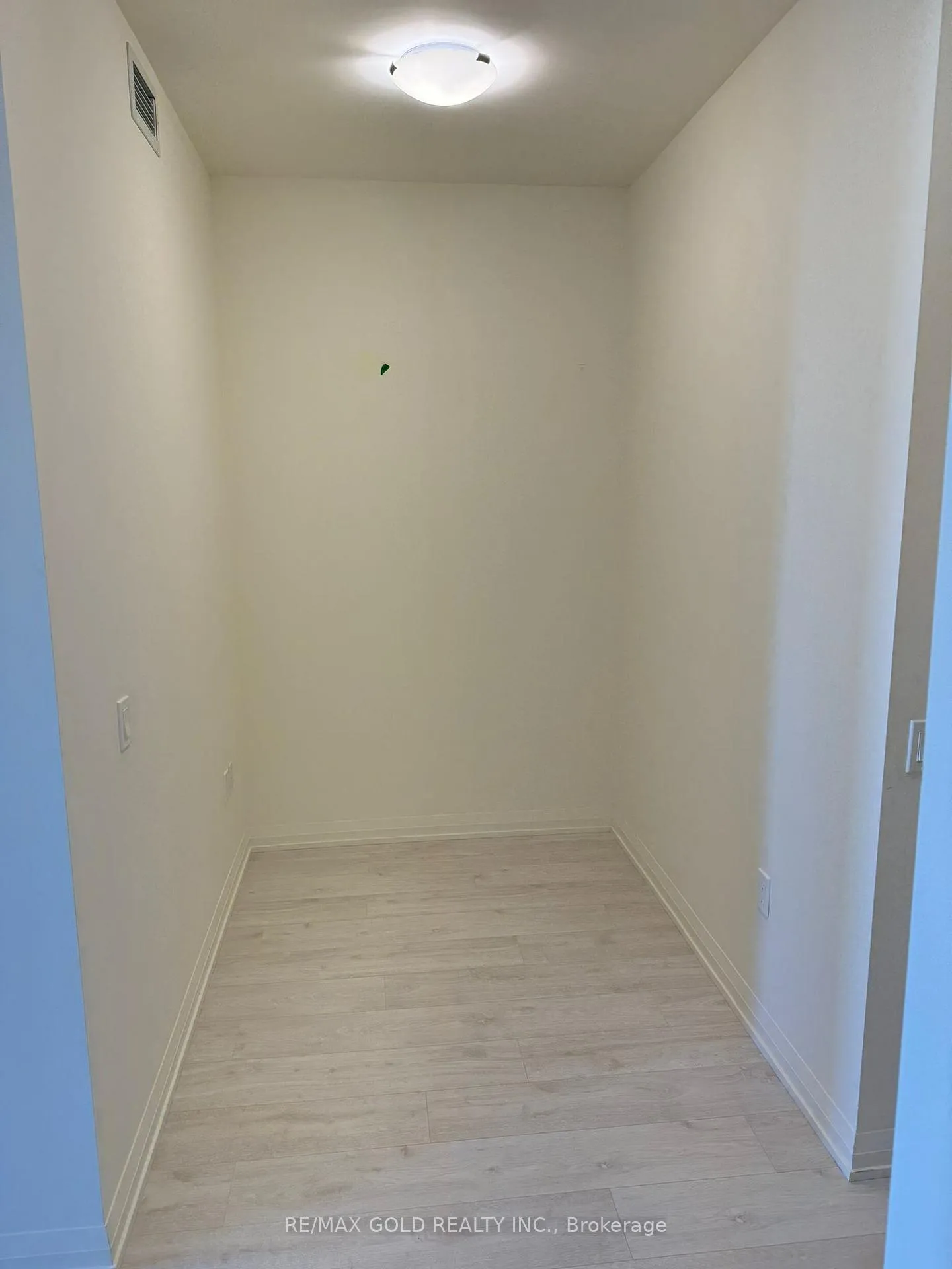 Photo 10 of Unit 410, 8960 Jane Street N, Vaughan, Vellore Village — HOMEH