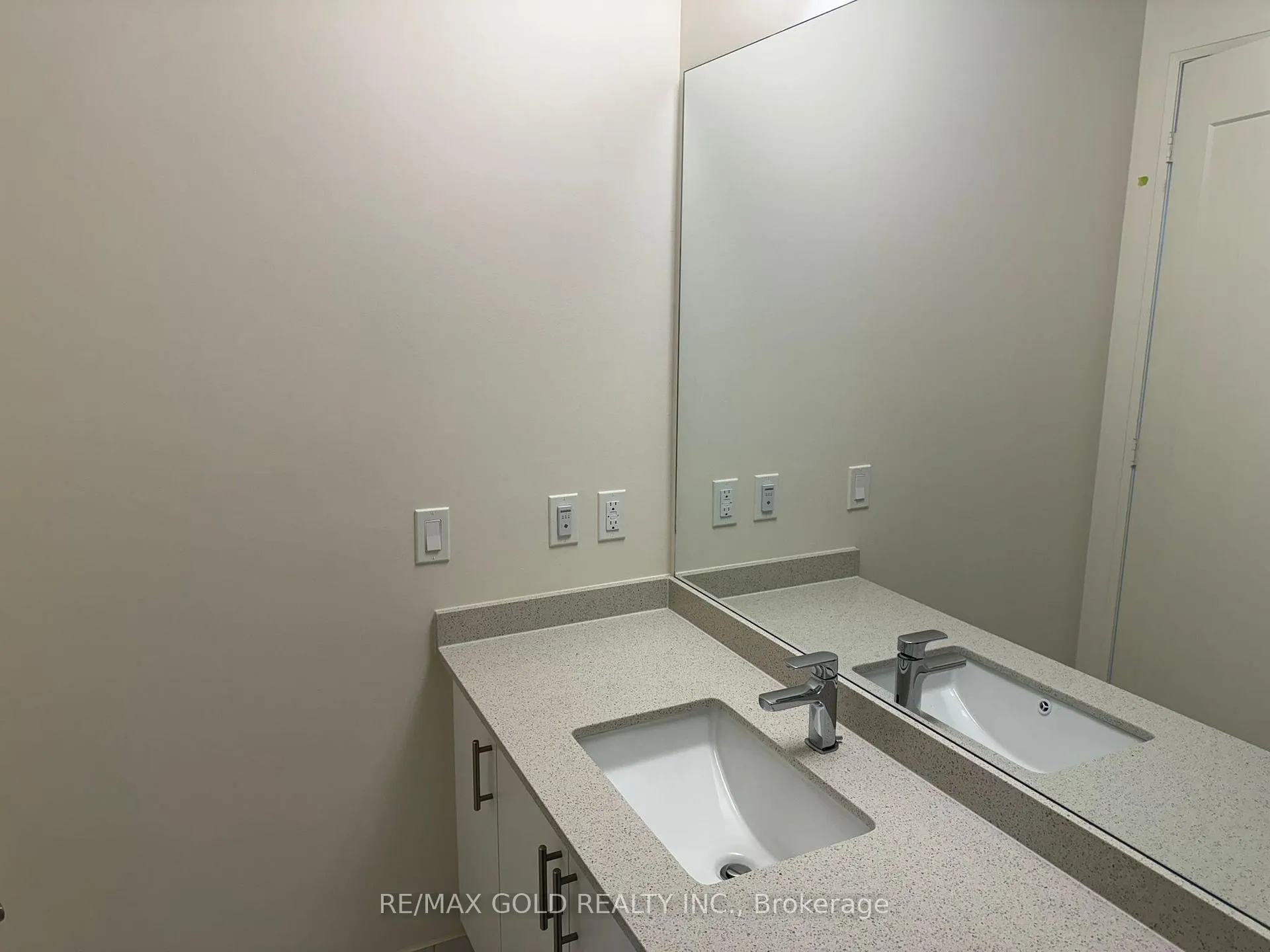 Photo 11 of Unit 410, 8960 Jane Street N, Vaughan, Vellore Village — HOMEH