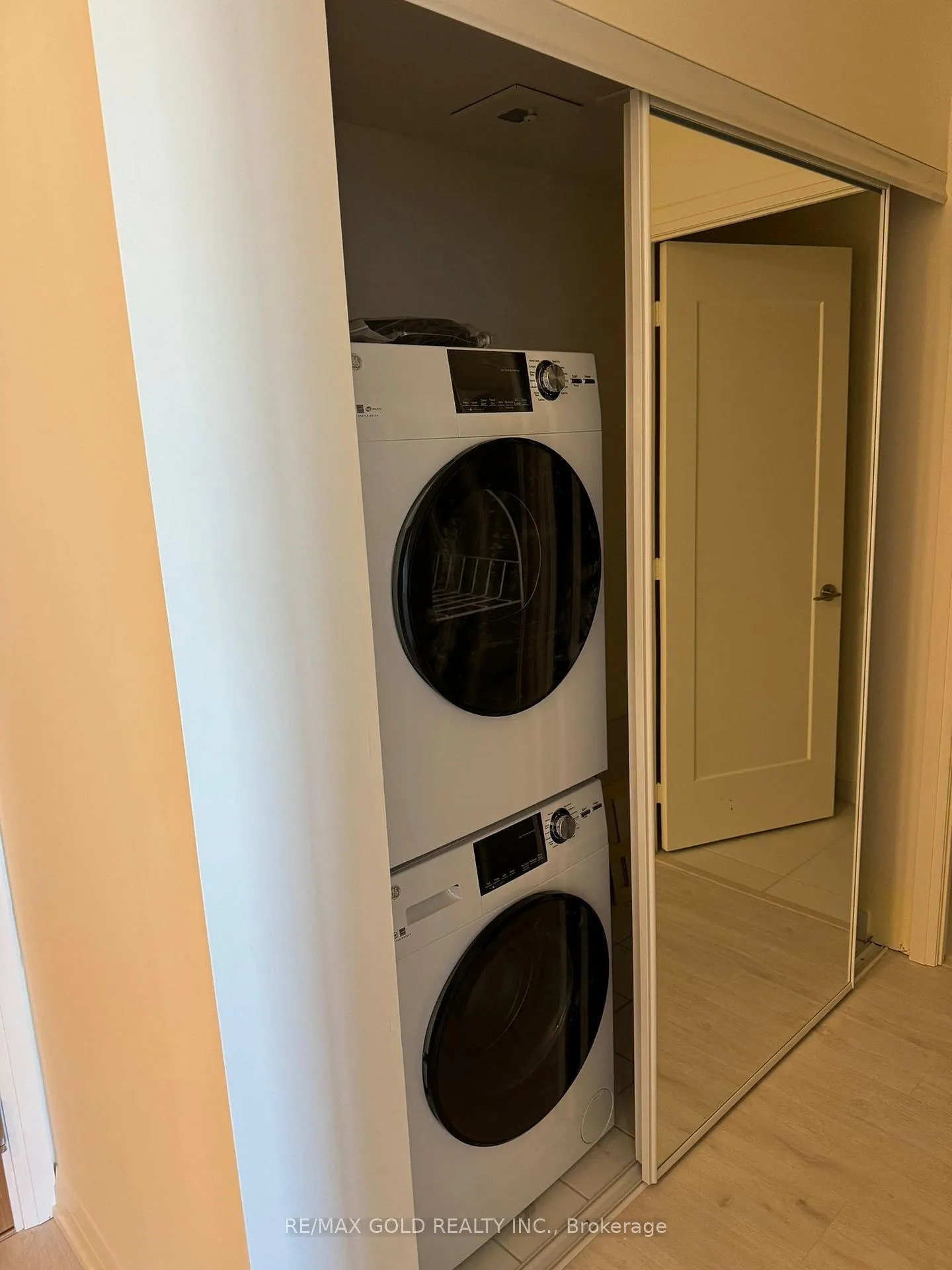 Photo 15 of Unit 410, 8960 Jane Street N, Vaughan, Vellore Village — HOMEH