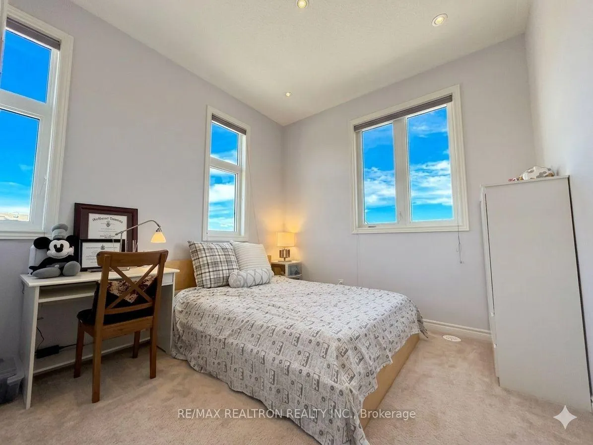 Photo 9 of 2742 William Jackson Drive, Pickering, Duffin Heights — HOMEH