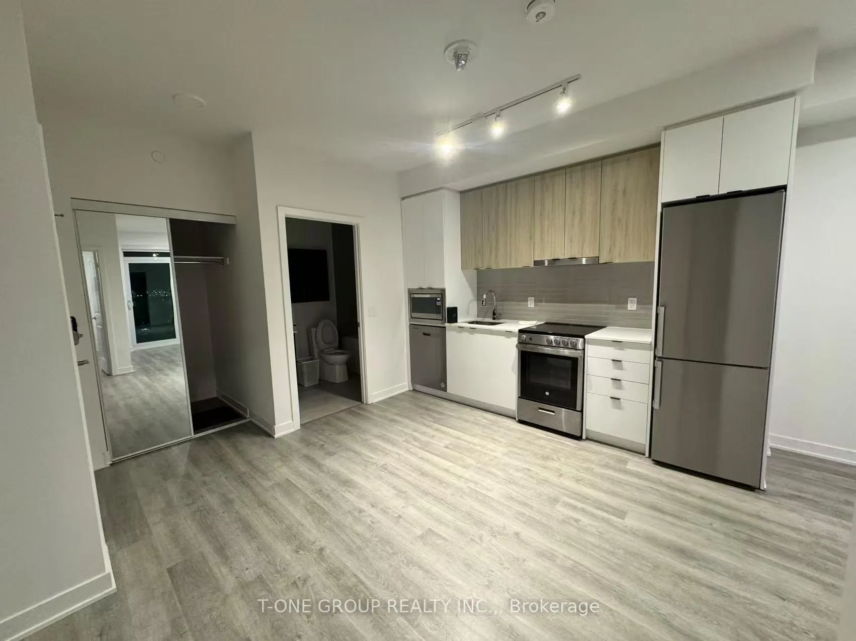 Photo 2 of Unit 2707, 50 Upper Mall Way, Vaughan, Brownridge — HOMEH