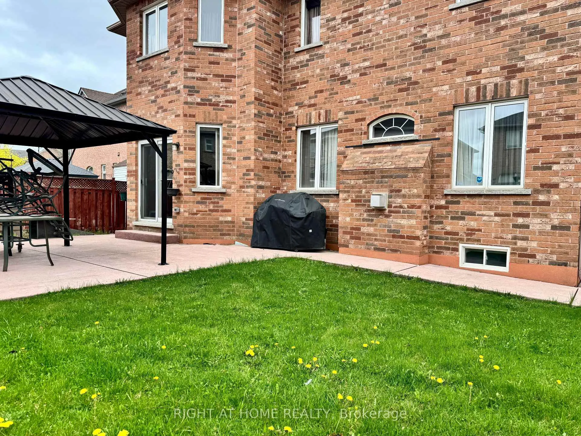 Photo 2 of 29 Lynnvalley Crescent, Brampton, Bram East — HOMEH