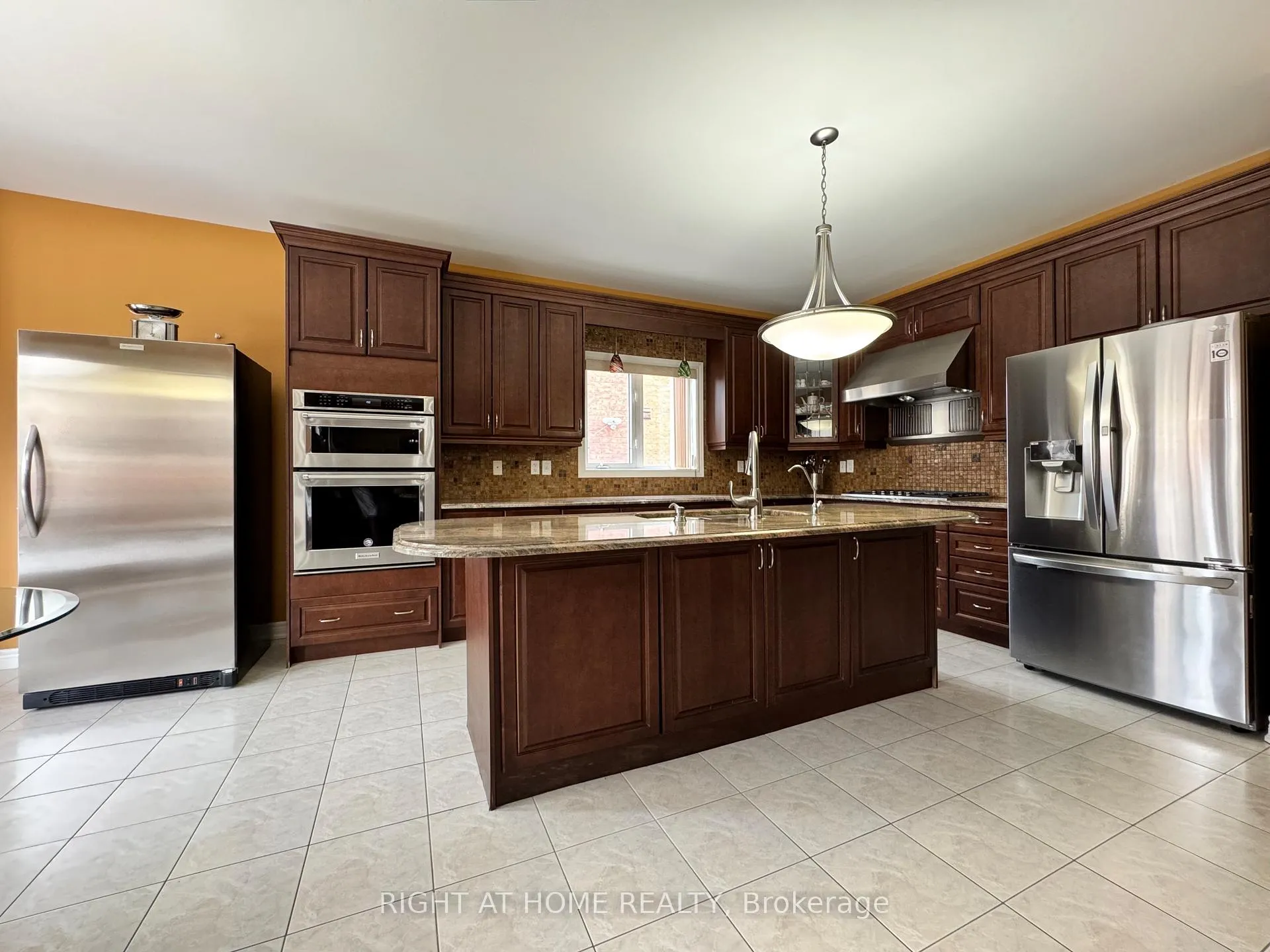 Photo 3 of 29 Lynnvalley Crescent, Brampton, Bram East — HOMEH