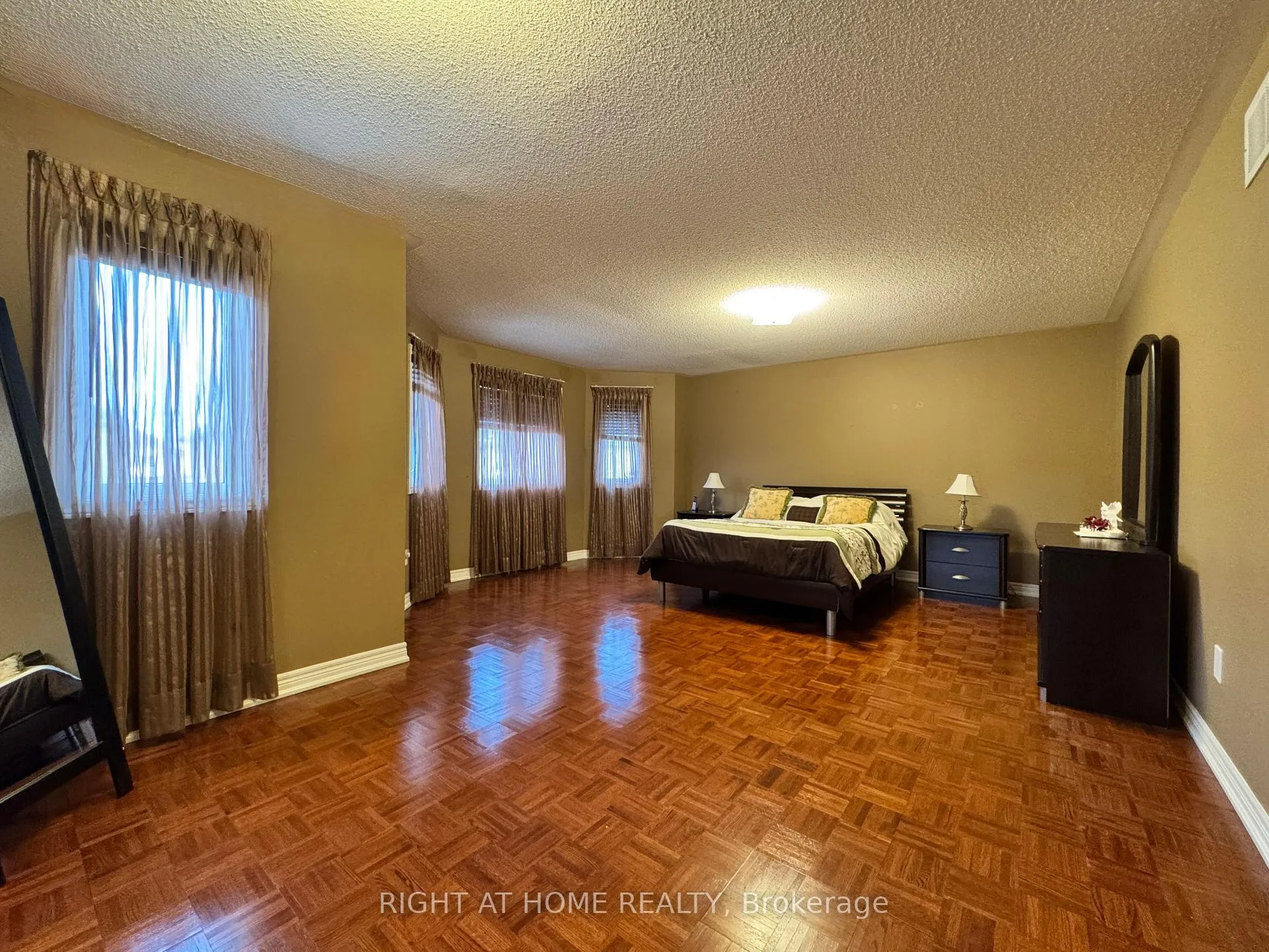 Photo 19 of 29 Lynnvalley Crescent, Brampton, Bram East — HOMEH