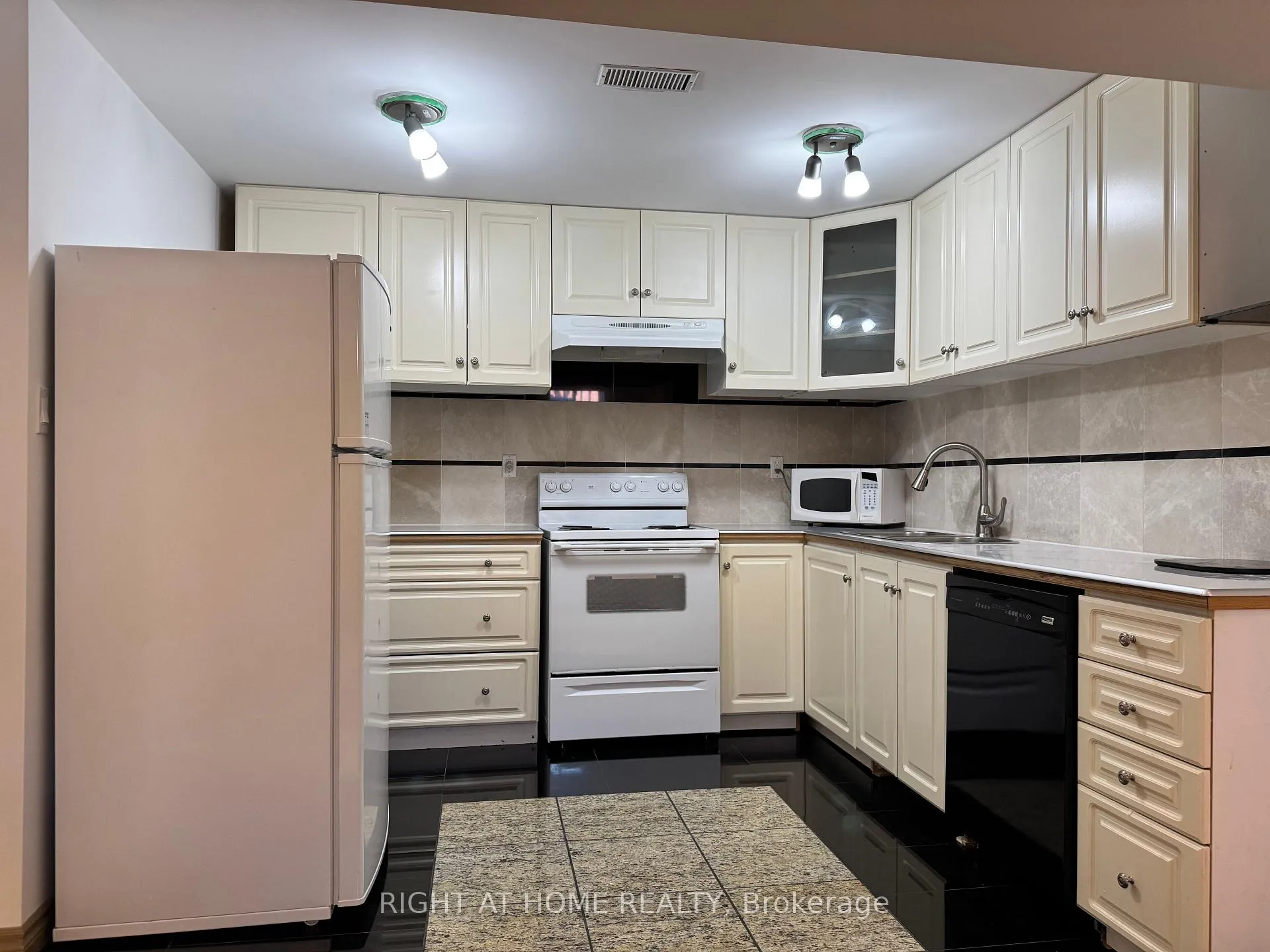 Photo 28 of 29 Lynnvalley Crescent, Brampton, Bram East — HOMEH