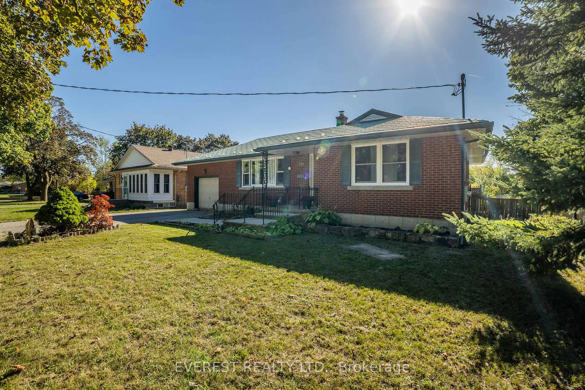 Photo 2 of 225 Woodhaven Road, Kitchener — HOMEH