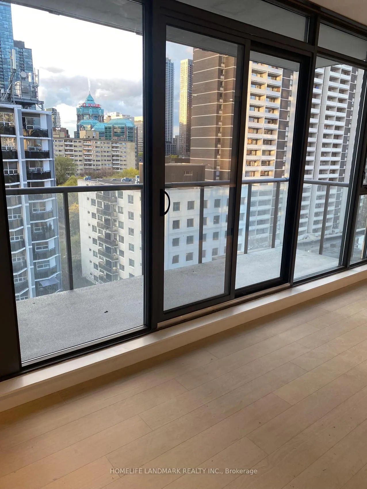 Photo 3 of Unit 1008, 81 Wellesley Street E, Toronto, Church-Yonge Corridor — HOMEH