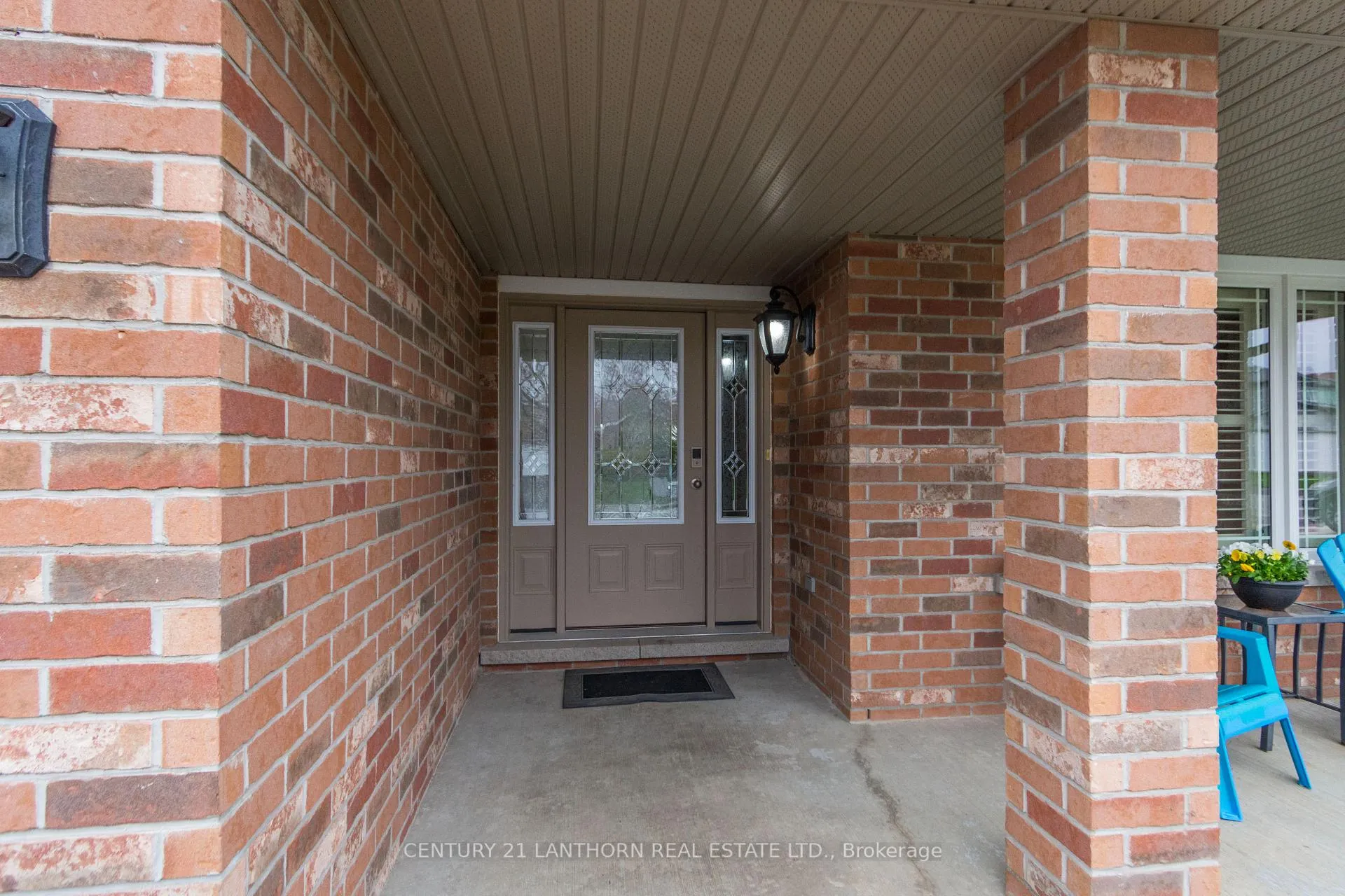 Photo 2 of 35 Gale Crescent, Belleville, Thurlow Ward — HOMEH