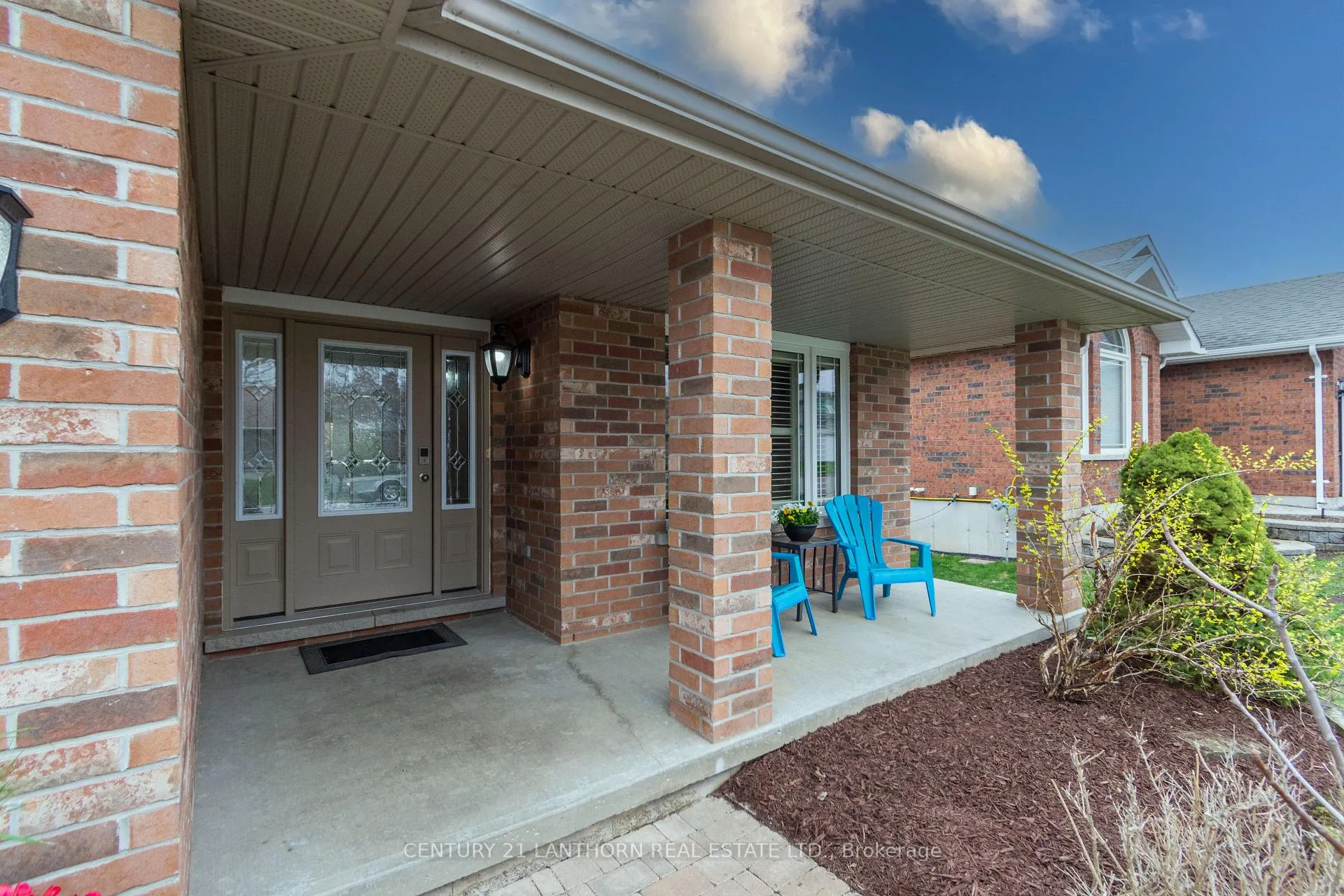 Photo 3 of 35 Gale Crescent, Belleville, Thurlow Ward — HOMEH