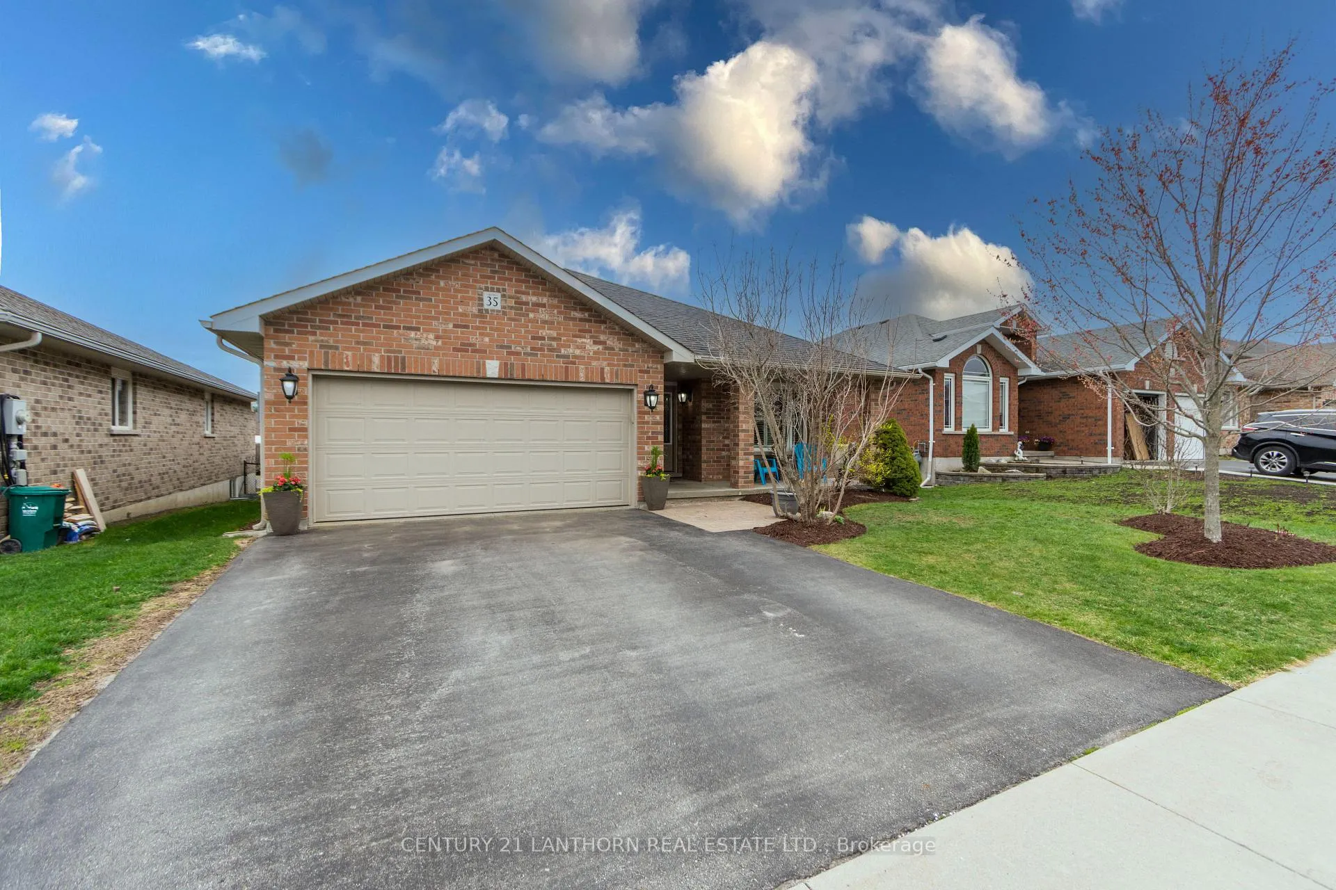 Photo 4 of 35 Gale Crescent, Belleville, Thurlow Ward — HOMEH