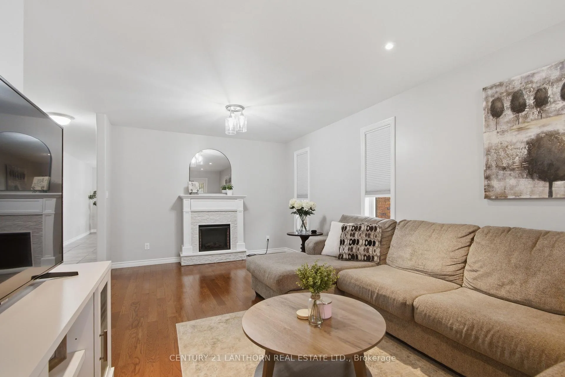 Photo 10 of 35 Gale Crescent, Belleville, Thurlow Ward — HOMEH