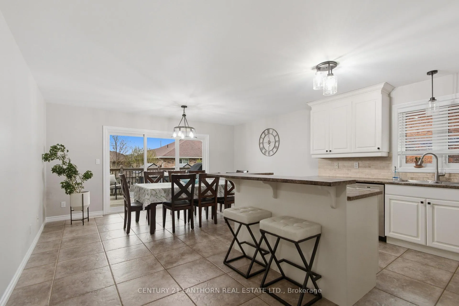 Photo 12 of 35 Gale Crescent, Belleville, Thurlow Ward — HOMEH