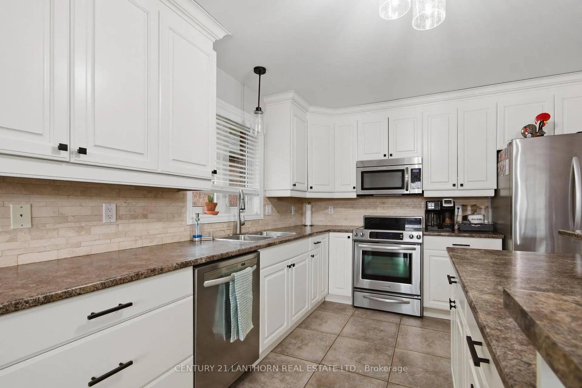 Photo 14 of 35 Gale Crescent, Belleville, Thurlow Ward — HOMEH