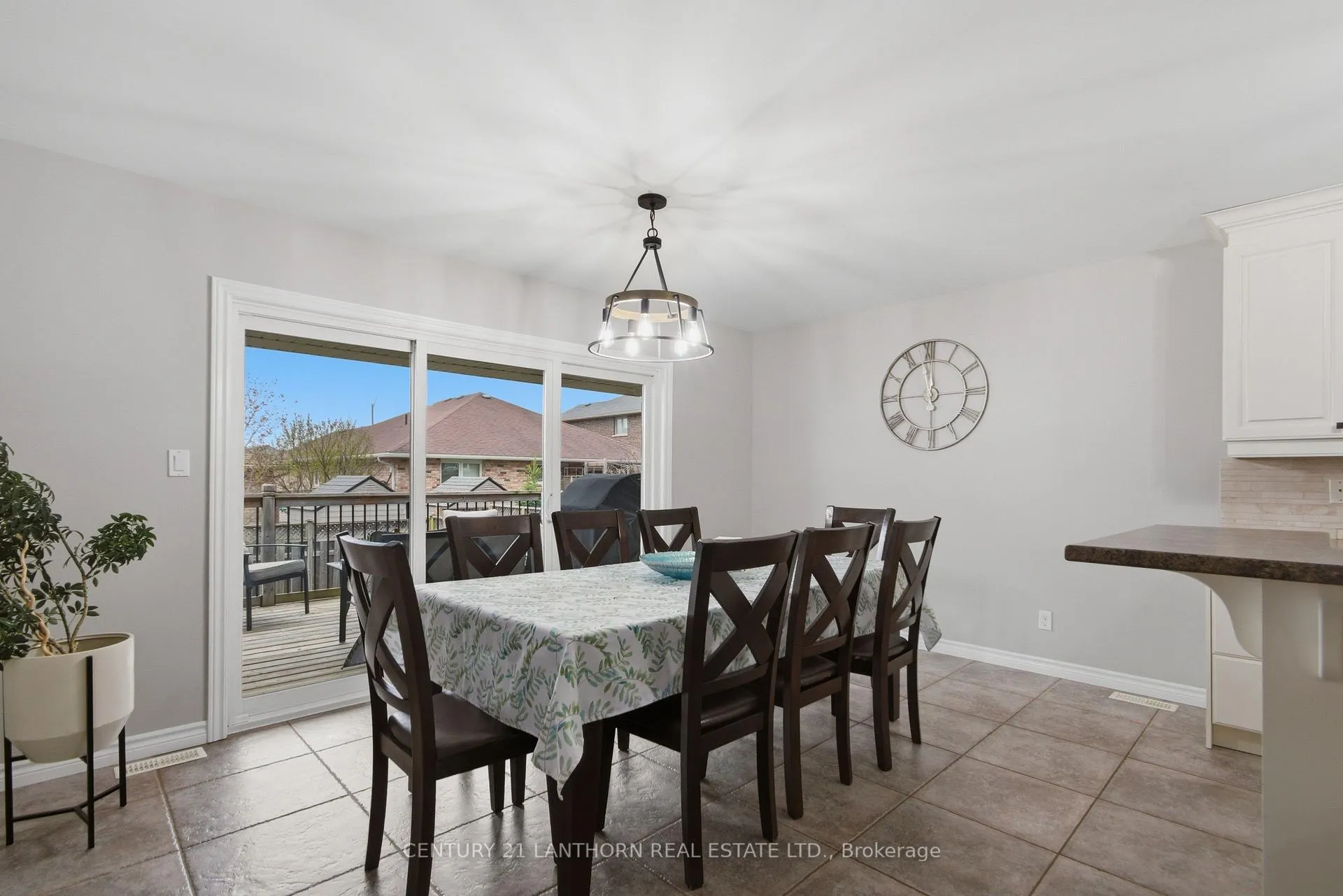 Photo 17 of 35 Gale Crescent, Belleville, Thurlow Ward — HOMEH