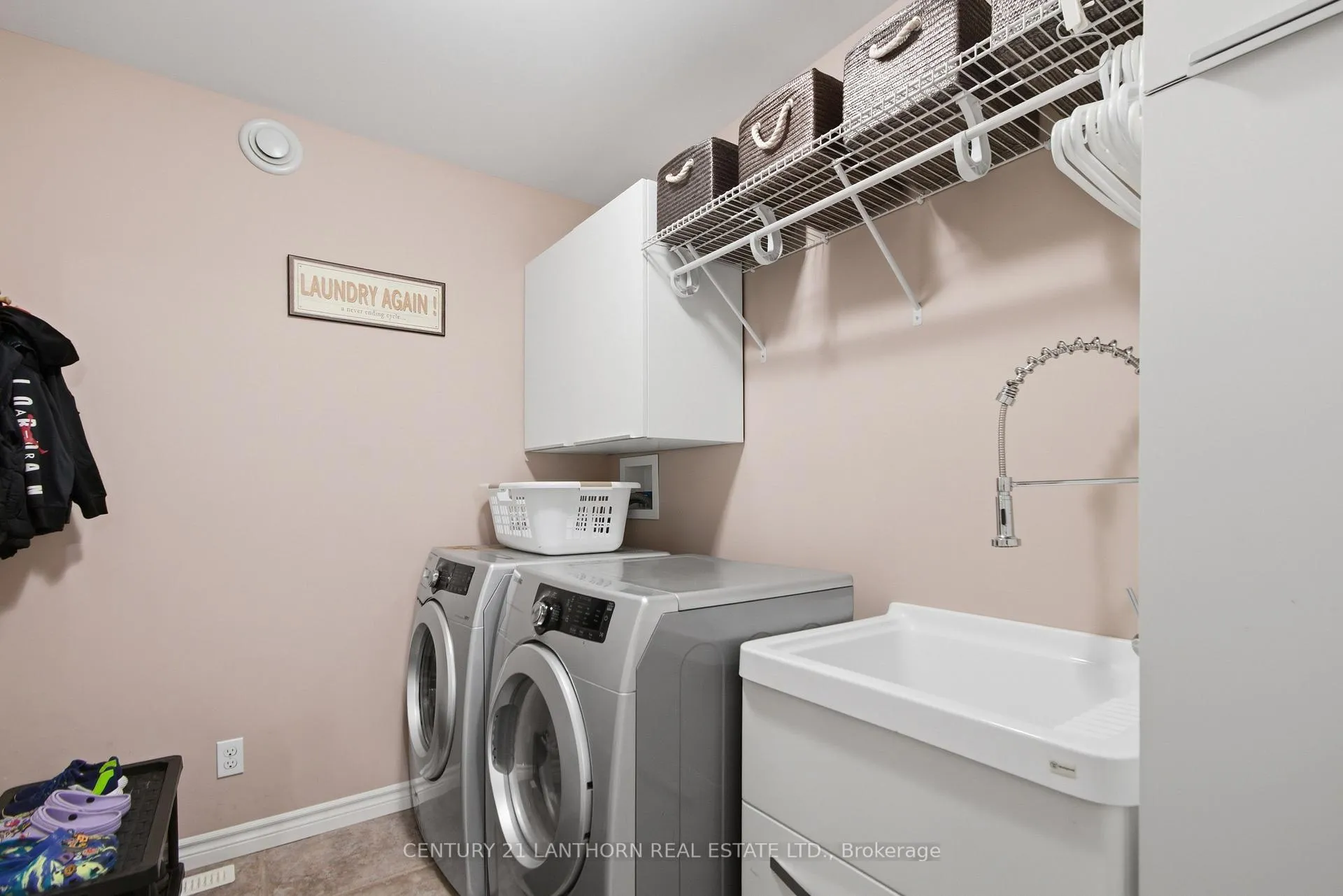 Photo 25 of 35 Gale Crescent, Belleville, Thurlow Ward — HOMEH