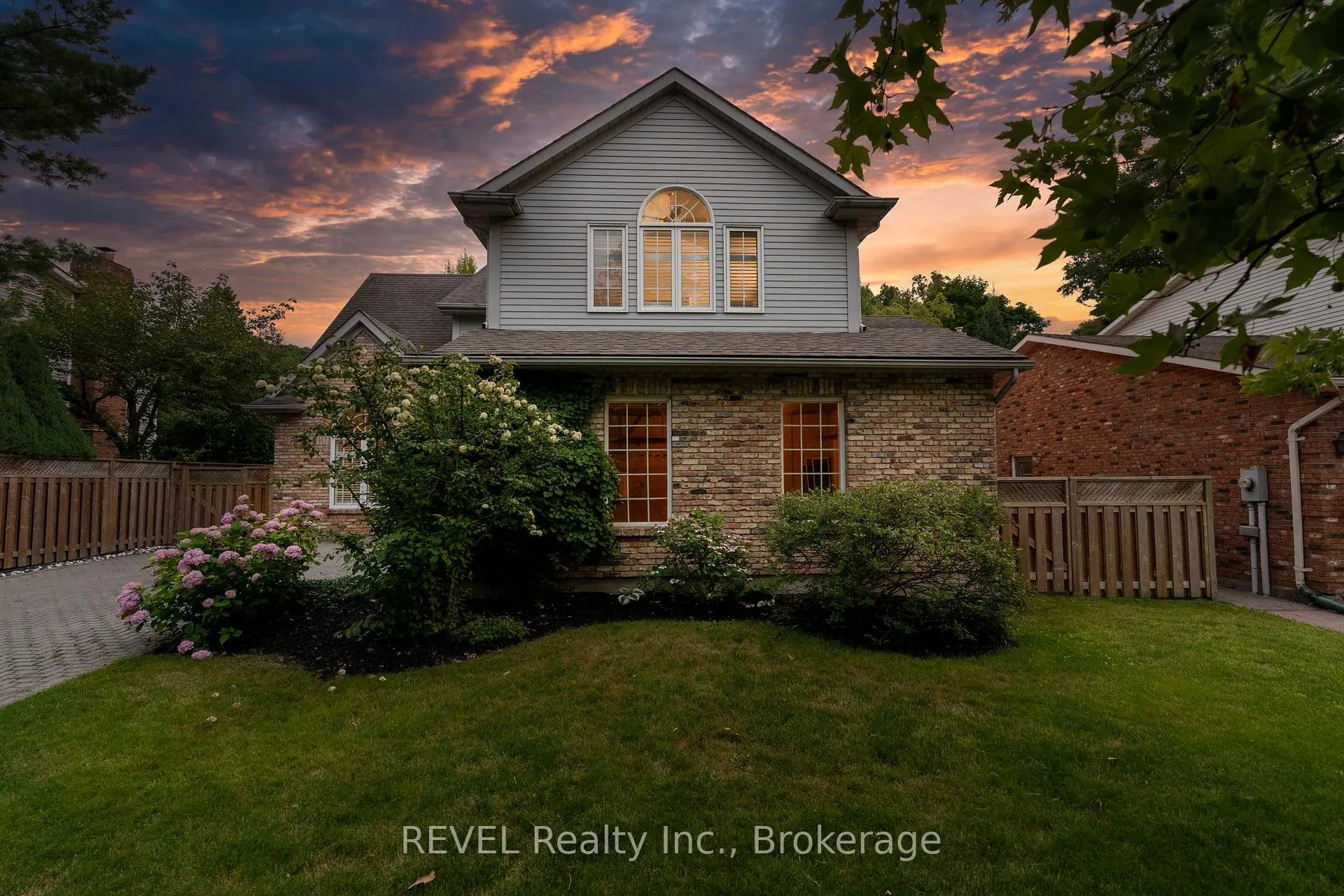 Photo 3 of 78 Sovereign Drive, St. Catharines, Glendale/Glenridge — HOMEH