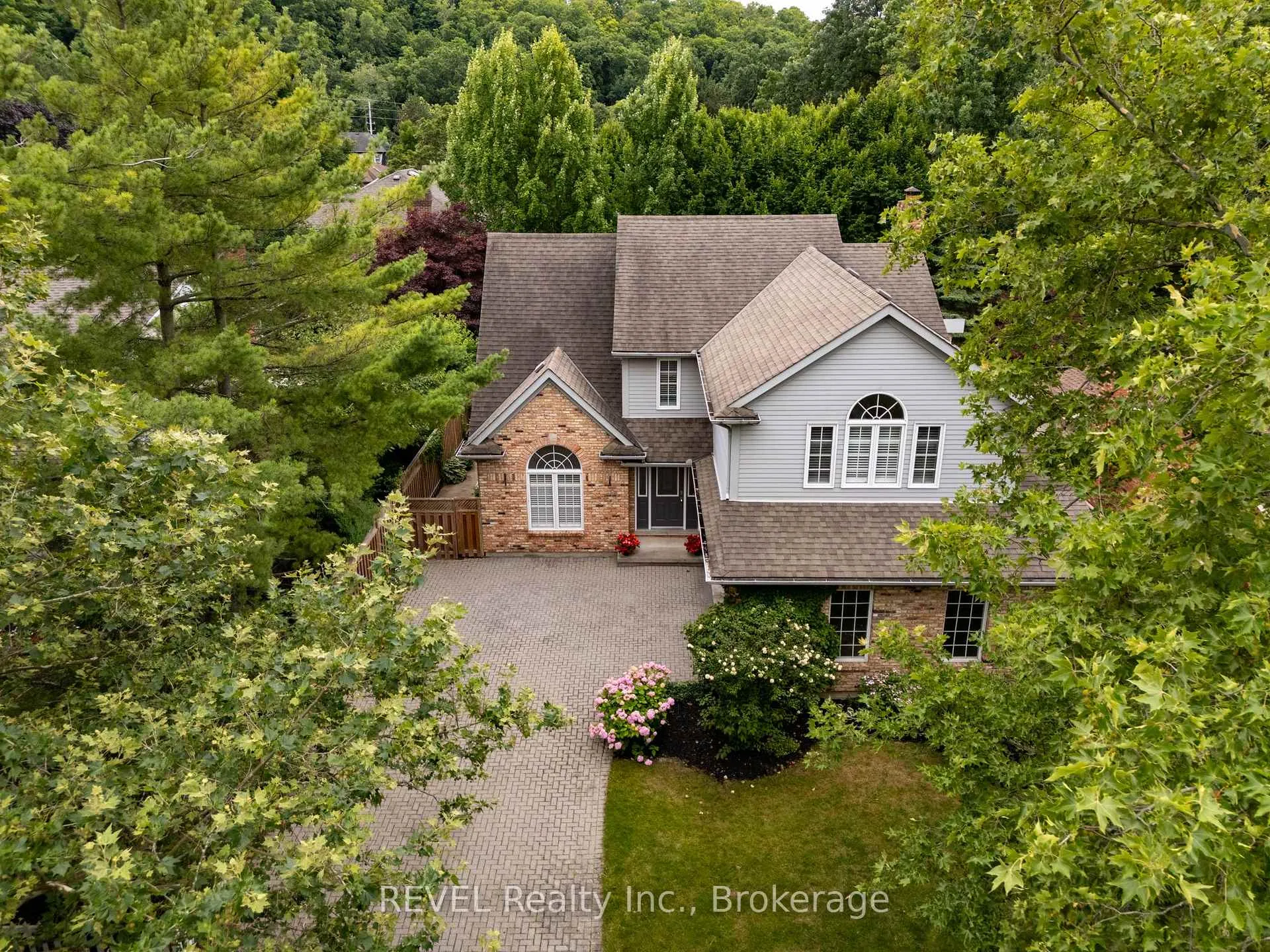 Photo 4 of 78 Sovereign Drive, St. Catharines, Glendale/Glenridge — HOMEH