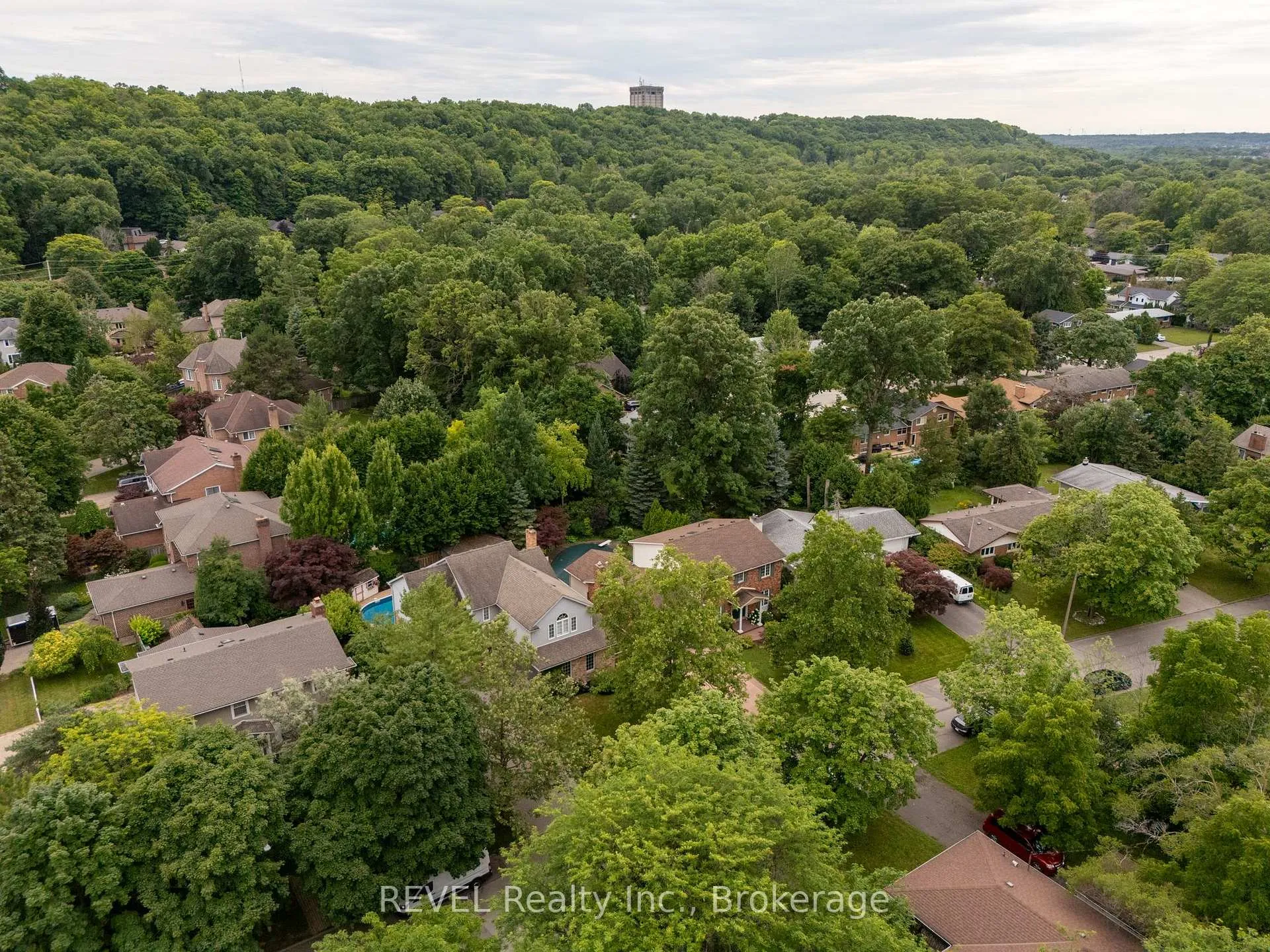 Photo 6 of 78 Sovereign Drive, St. Catharines, Glendale/Glenridge — HOMEH
