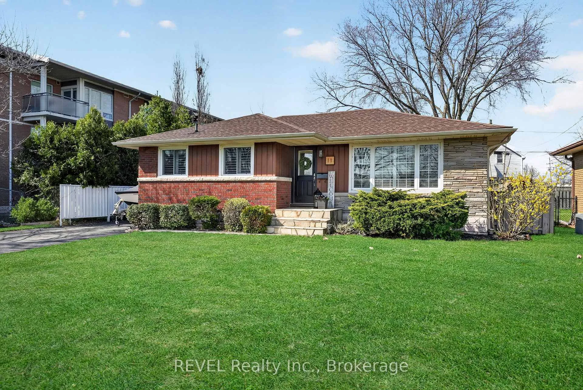 Photo 2 of 11 Tamarack Street, Welland, Prince Charles — HOMEH