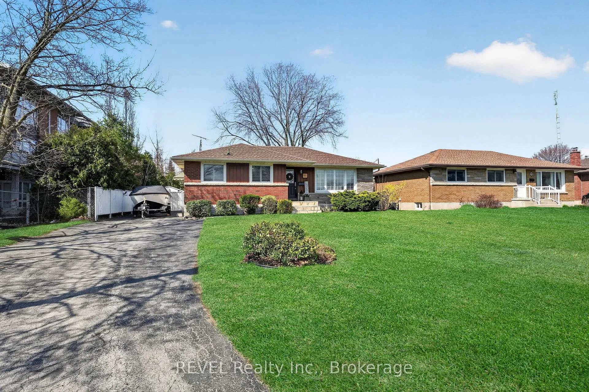 Photo 3 of 11 Tamarack Street, Welland, Prince Charles — HOMEH