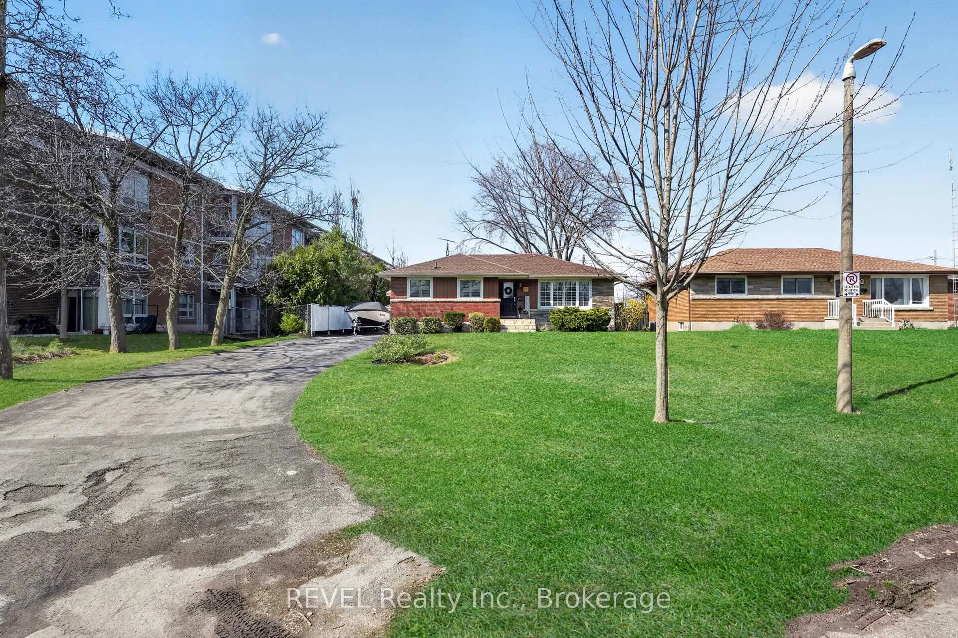 Photo 4 of 11 Tamarack Street, Welland, Prince Charles — HOMEH