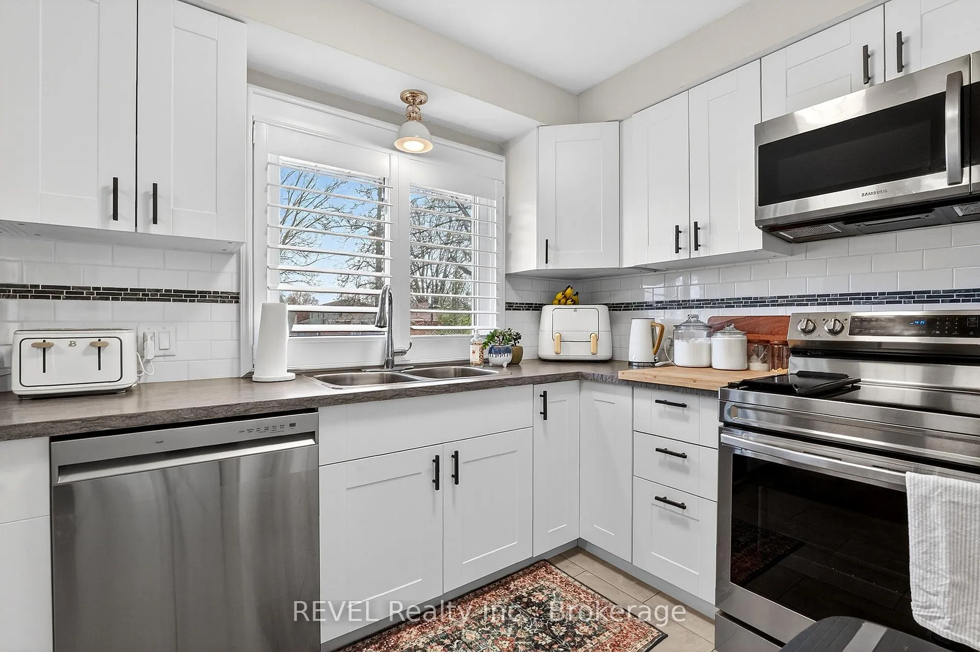 Photo 14 of 11 Tamarack Street, Welland, Prince Charles — HOMEH