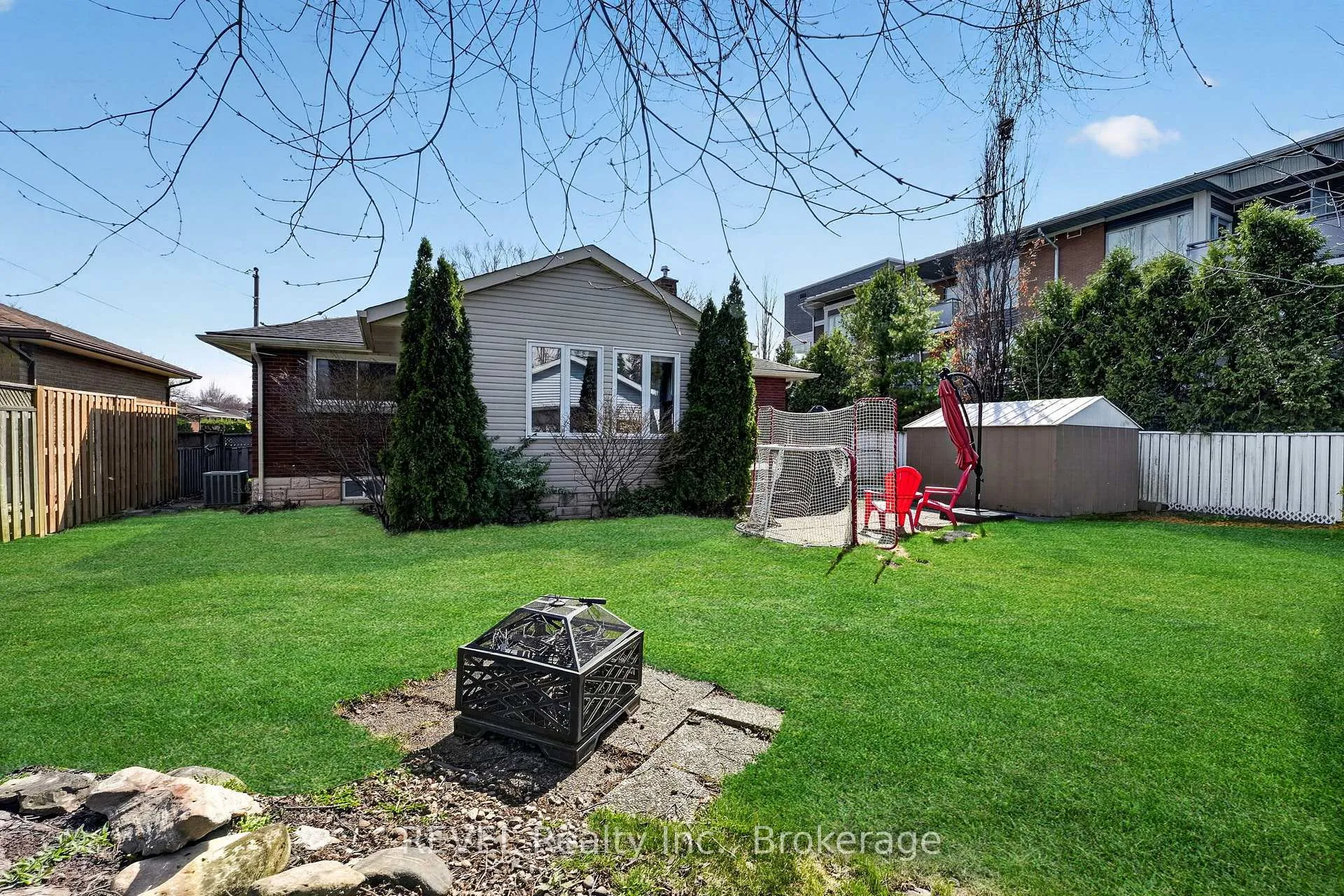 Photo 38 of 11 Tamarack Street, Welland, Prince Charles — HOMEH