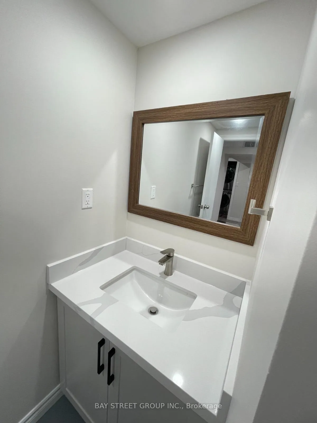Photo 5 of Unit Bsmt, 882 Southdown Drive, Oshawa, Donevan — HOMEH