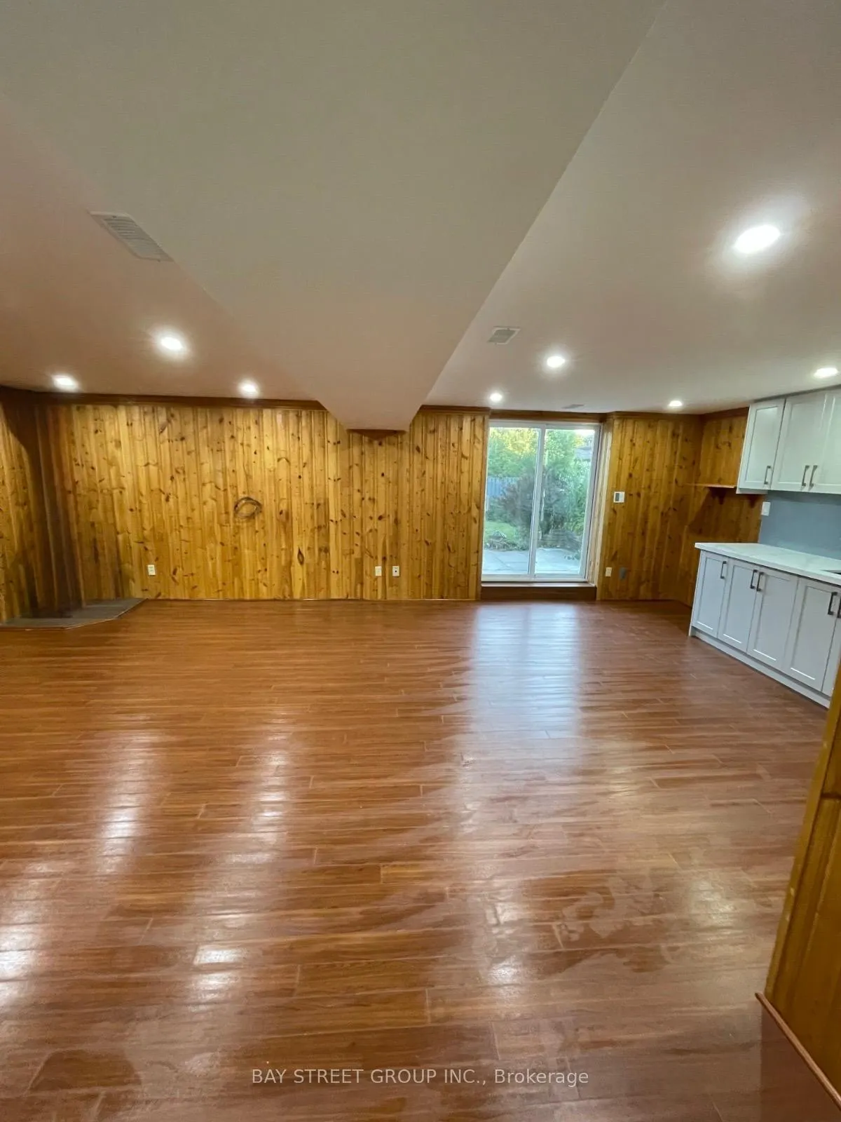Photo 8 of Unit Bsmt, 882 Southdown Drive, Oshawa, Donevan — HOMEH