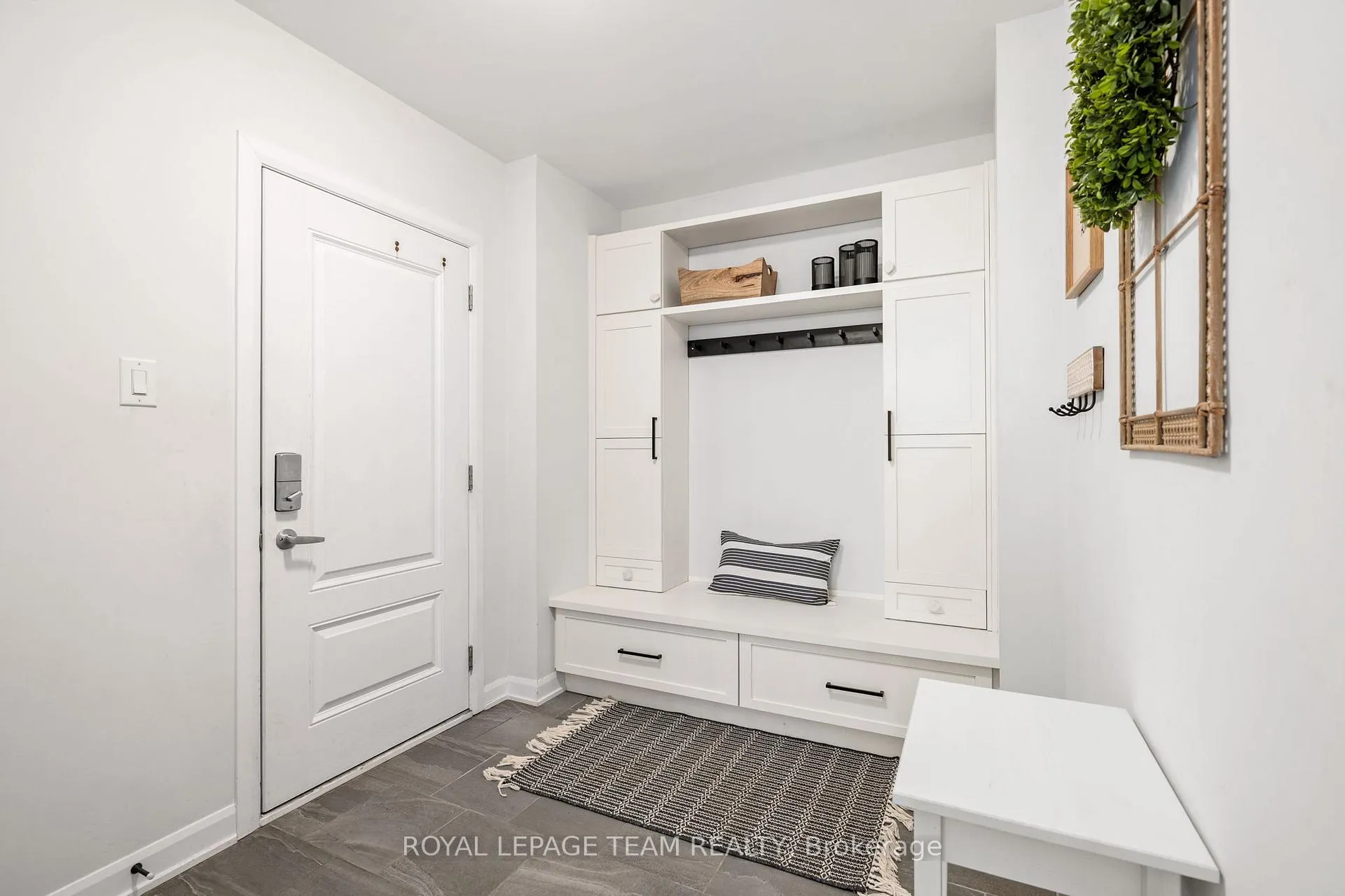 Photo 19 of 98 Ralph Erfle Way, Ottawa, Barrhaven - Half Moon Bay — HOMEH