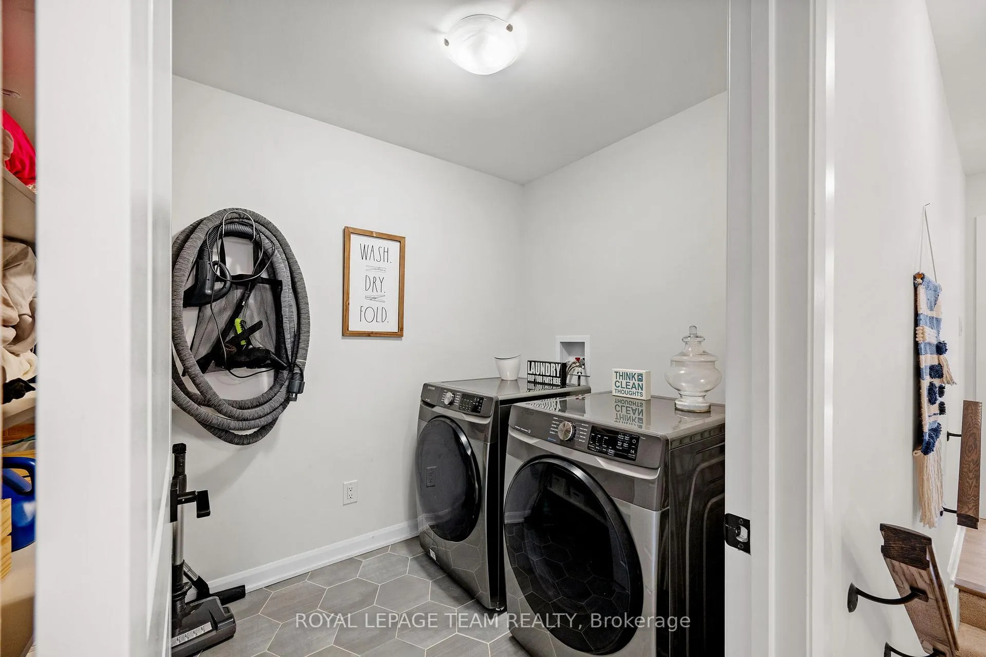 Photo 21 of 98 Ralph Erfle Way, Ottawa, Barrhaven - Half Moon Bay — HOMEH