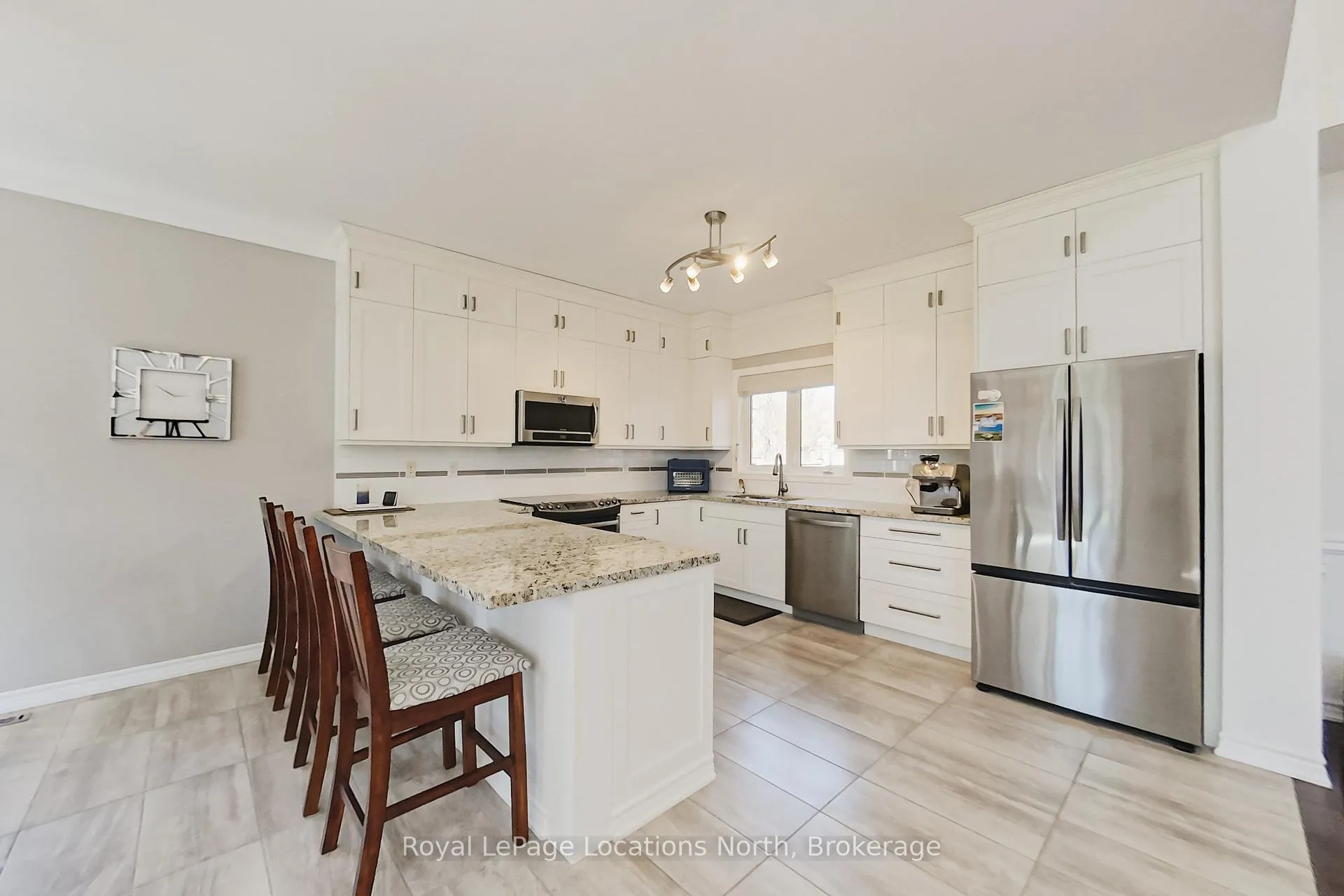 Photo 10 of 18 Frances Drive, Collingwood — HOMEH