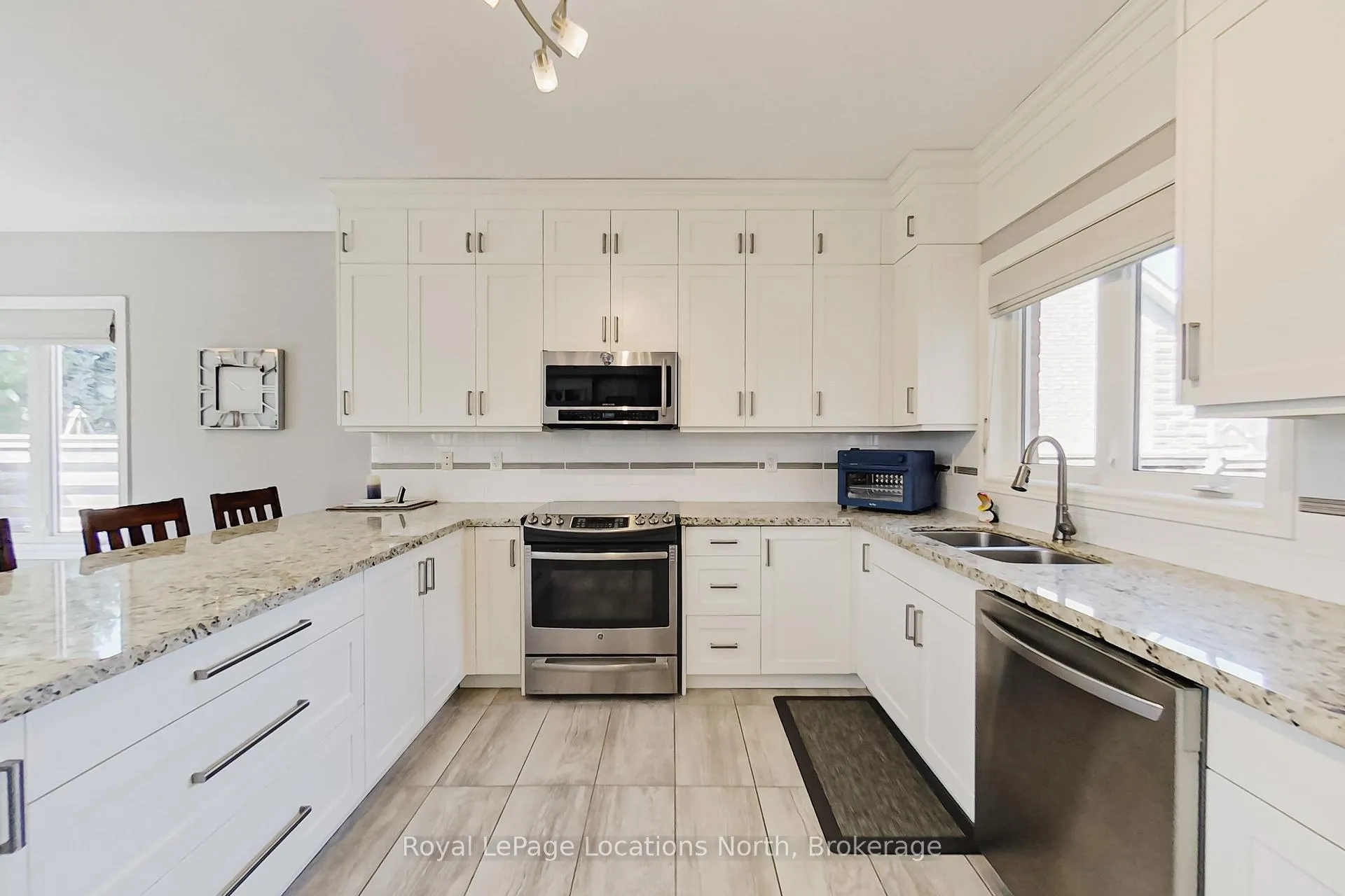 Photo 11 of 18 Frances Drive, Collingwood — HOMEH