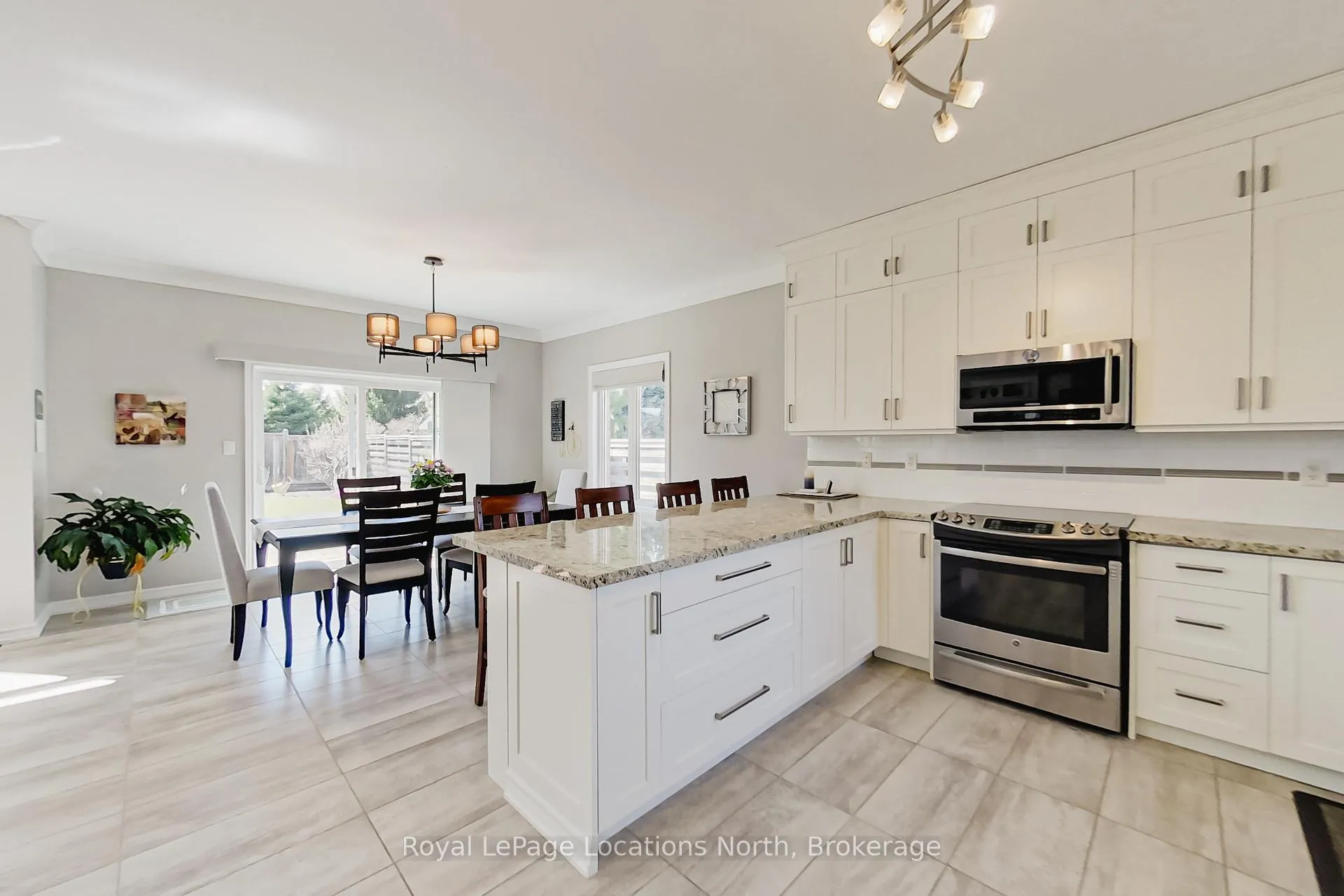 Photo 12 of 18 Frances Drive, Collingwood — HOMEH