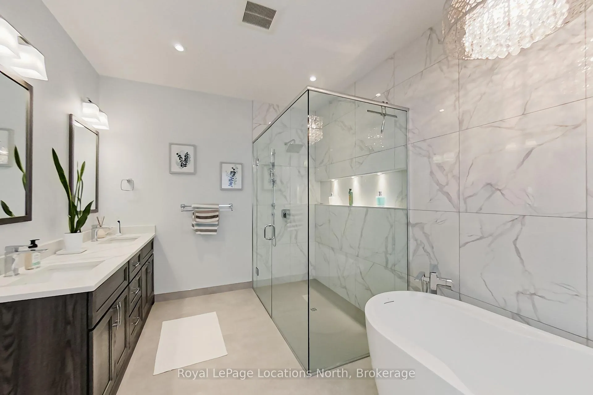 Photo 14 of 18 Frances Drive, Collingwood — HOMEH