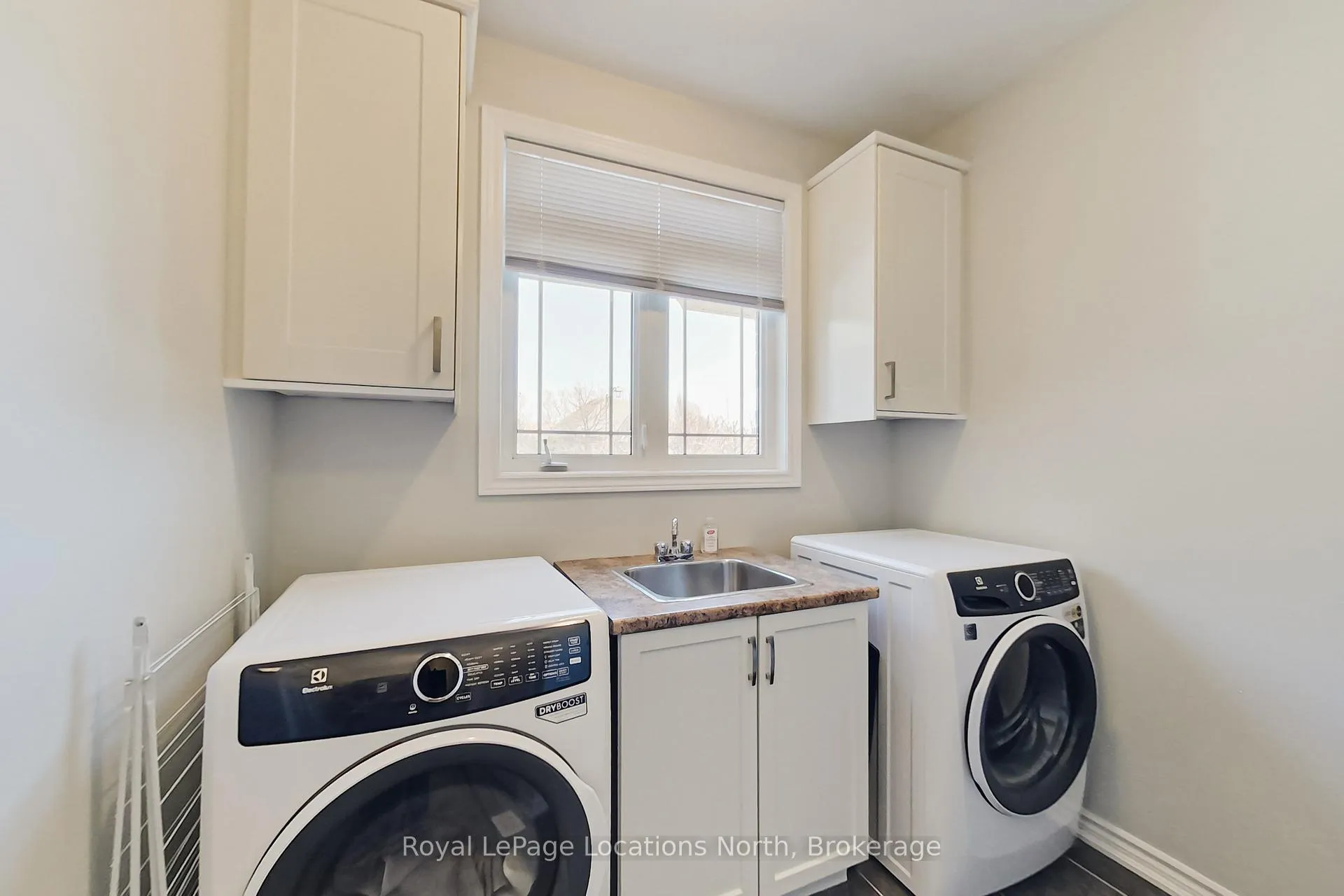 Photo 21 of 18 Frances Drive, Collingwood — HOMEH