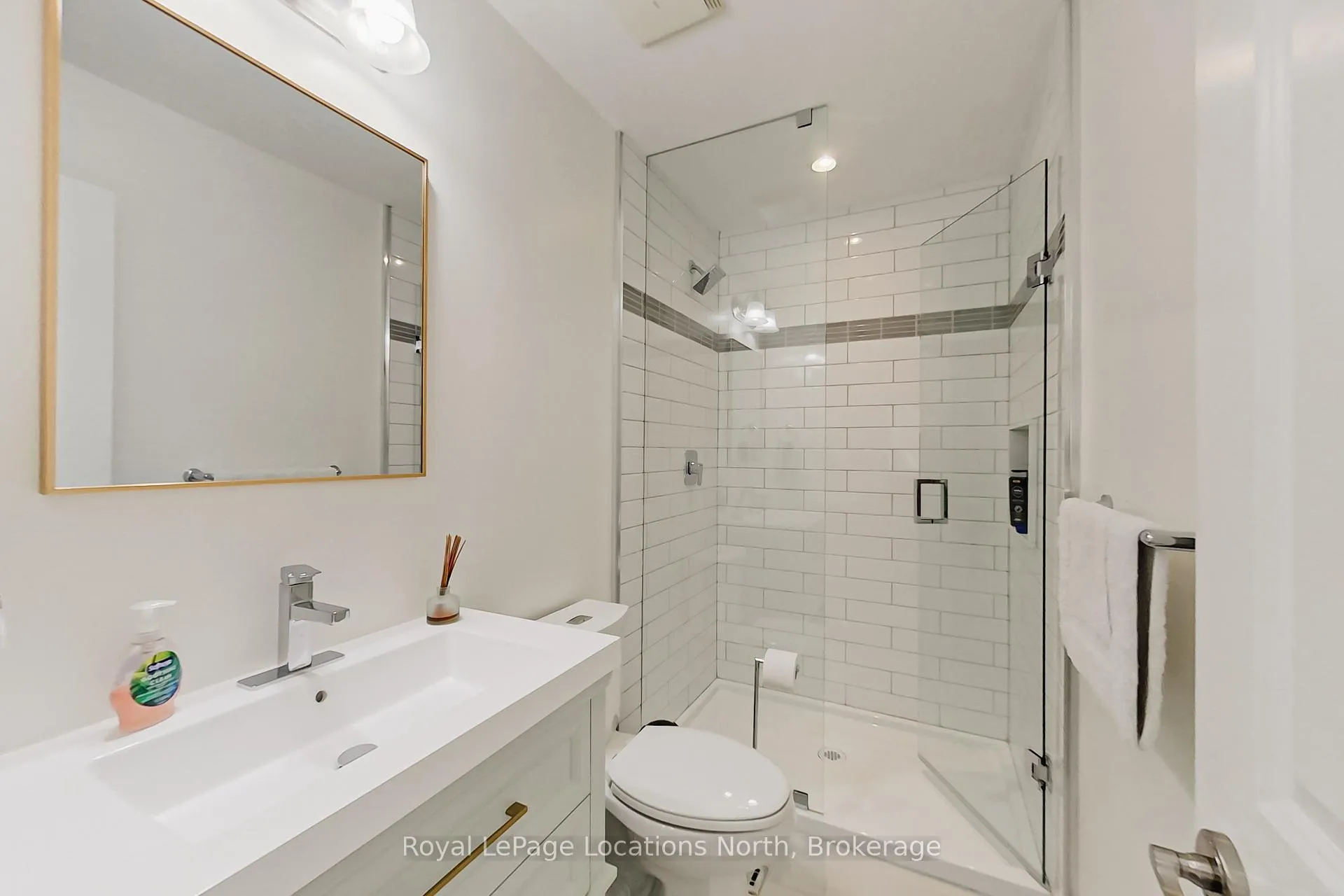 Photo 25 of 18 Frances Drive, Collingwood — HOMEH