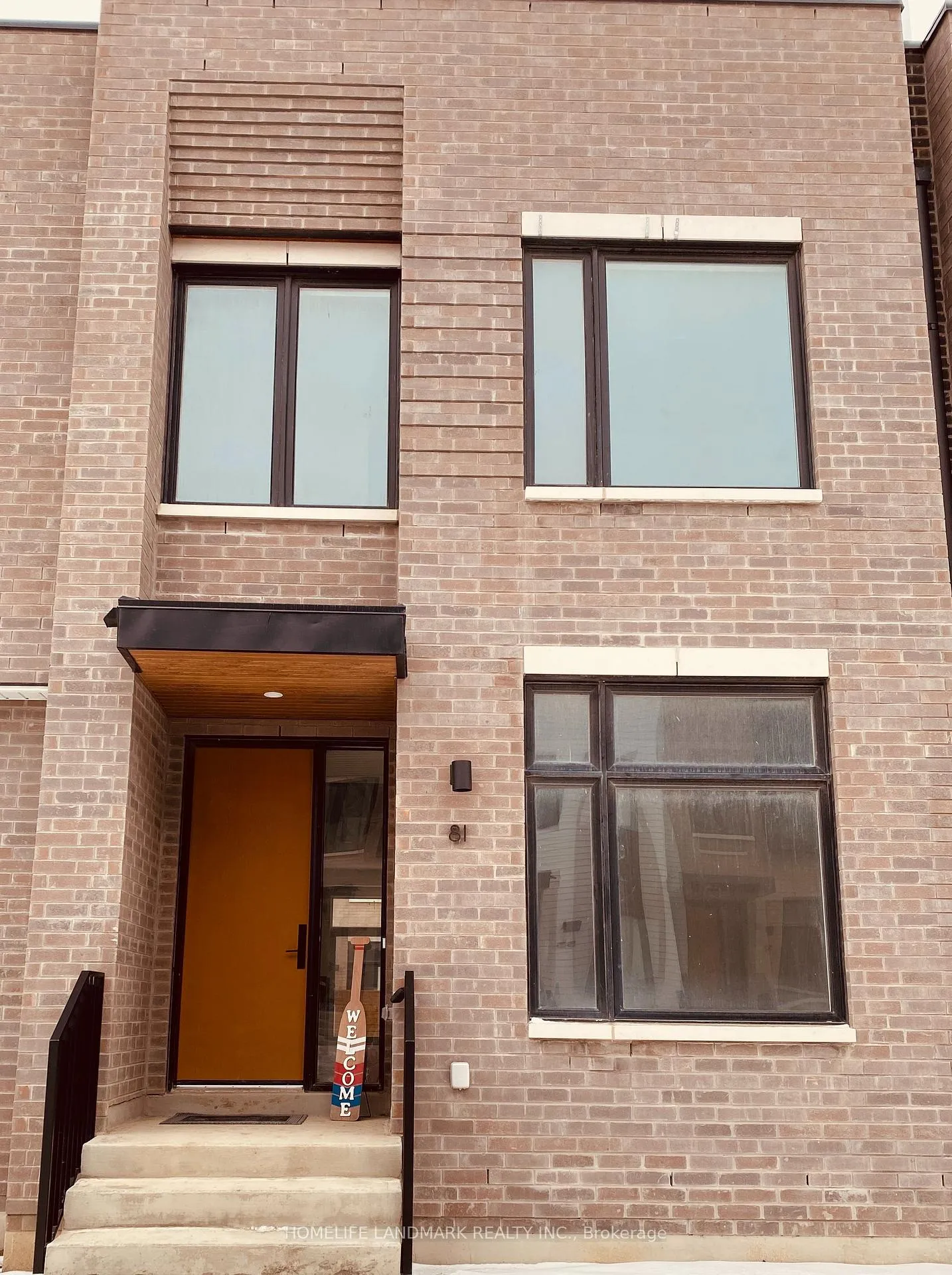 Front of 50 Lou Parsons Way