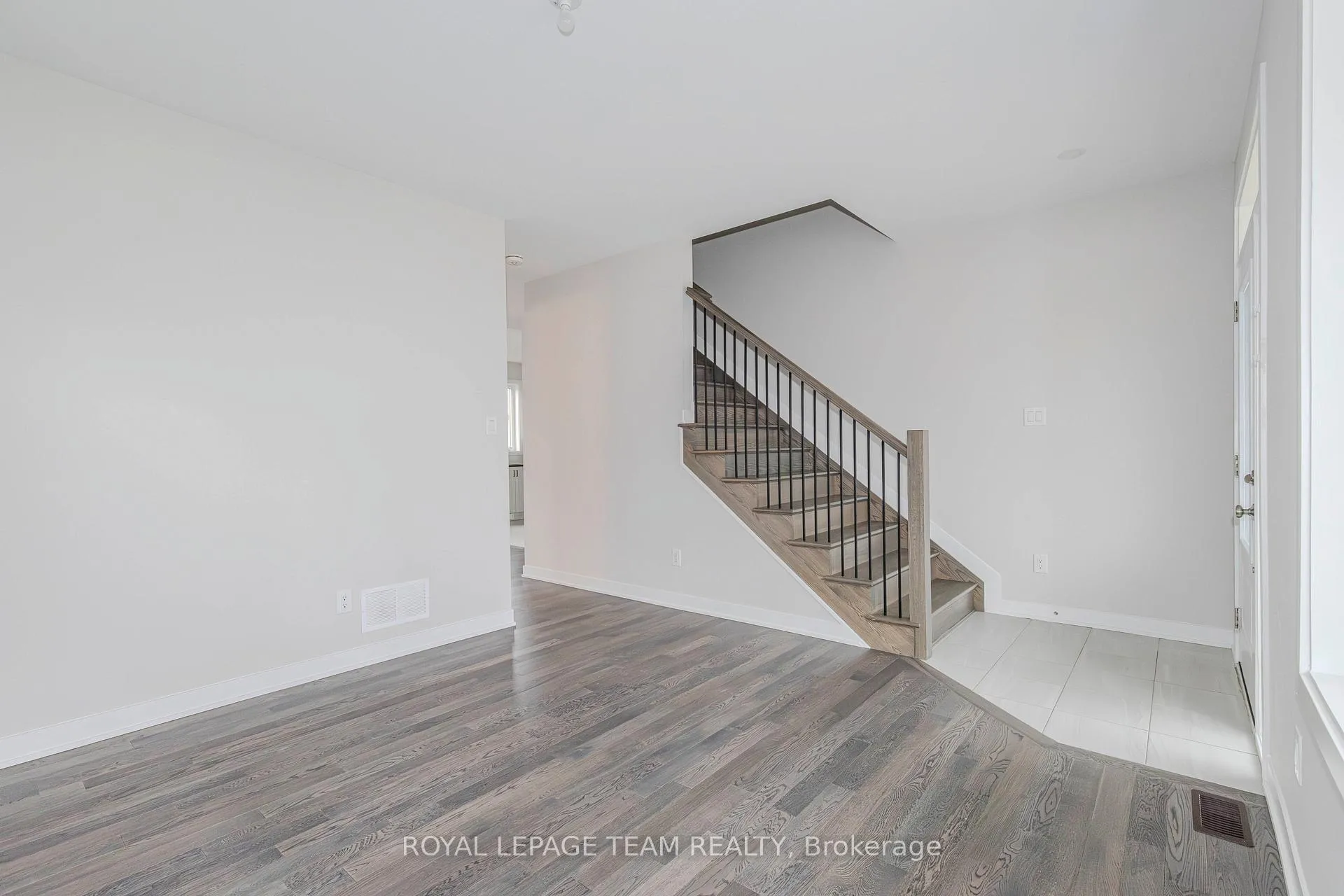 Photo 3 of 276 Appalachian Circle, Ottawa, Barrhaven - Half Moon Bay — HOMEH