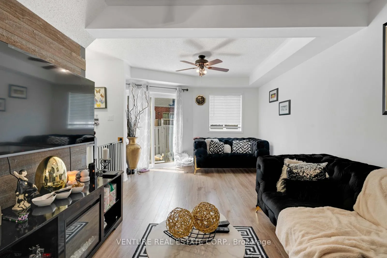 Photo 8 of 19 Spadina Road, Brampton, Brampton West — HOMEH