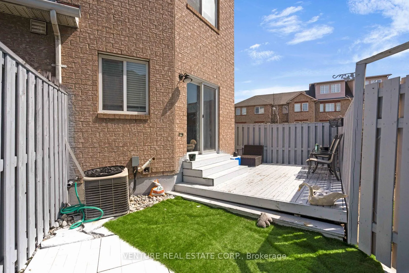 Photo 21 of 19 Spadina Road, Brampton, Brampton West — HOMEH