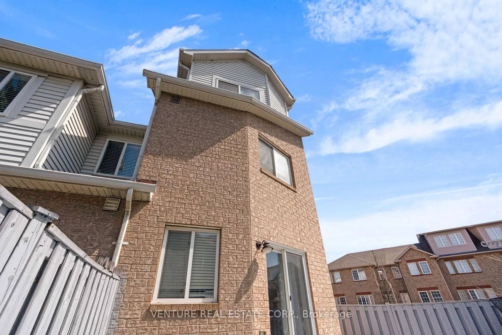 Photo 23 of 19 Spadina Road, Brampton, Brampton West — HOMEH