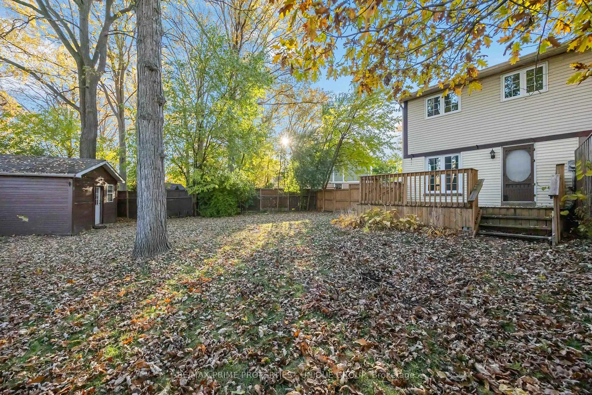 Photo 3 of 124 Fairview Place, Sarnia — HOMEH