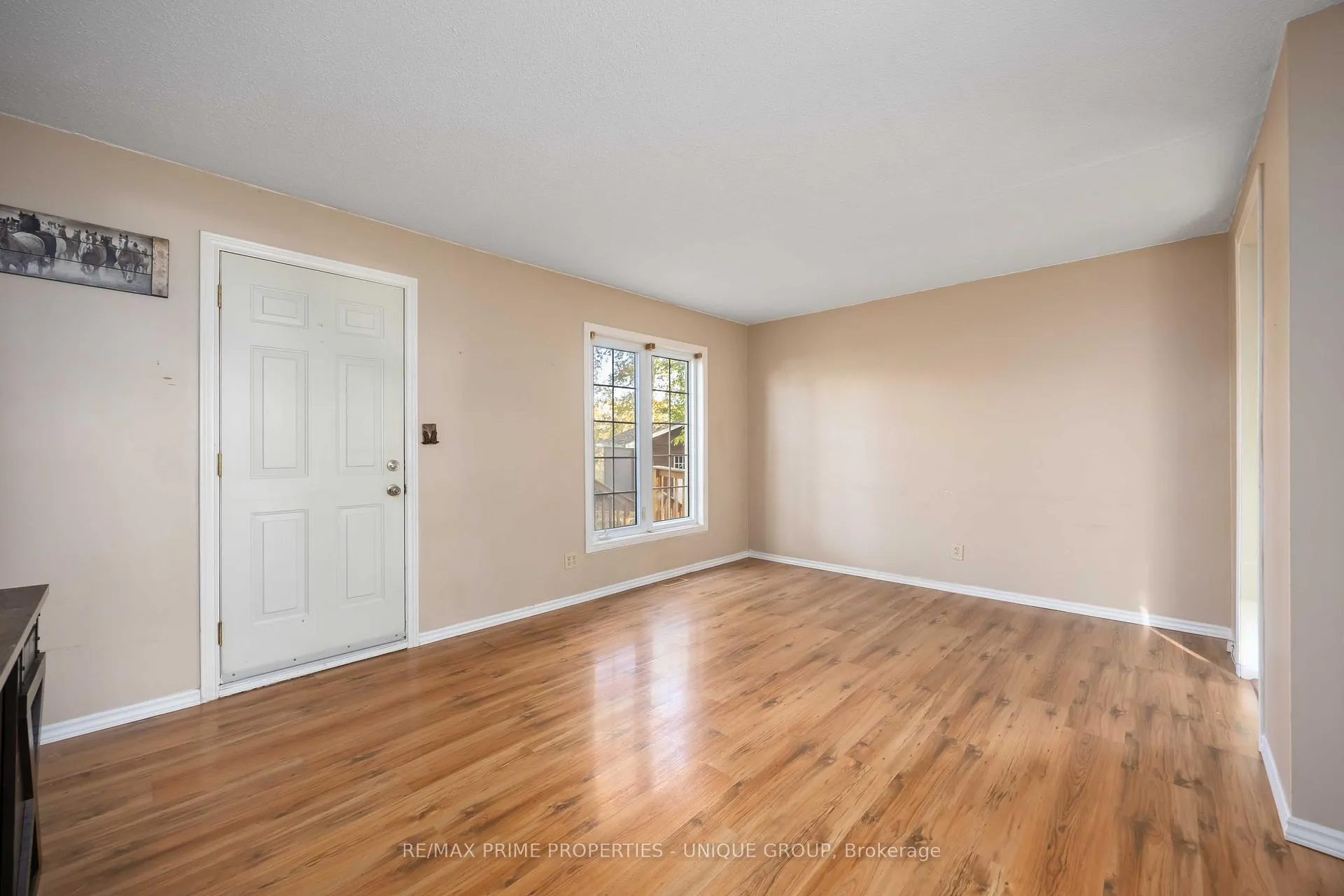 Photo 6 of 124 Fairview Place, Sarnia — HOMEH