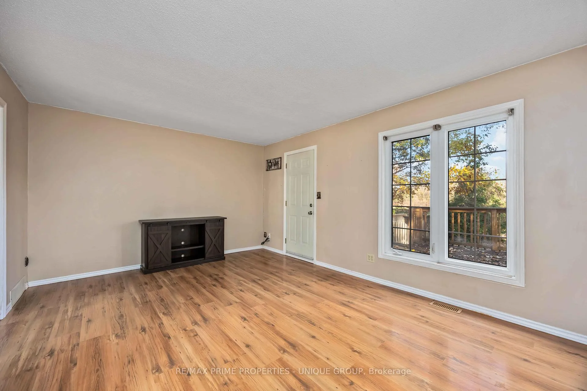 Photo 7 of 124 Fairview Place, Sarnia — HOMEH